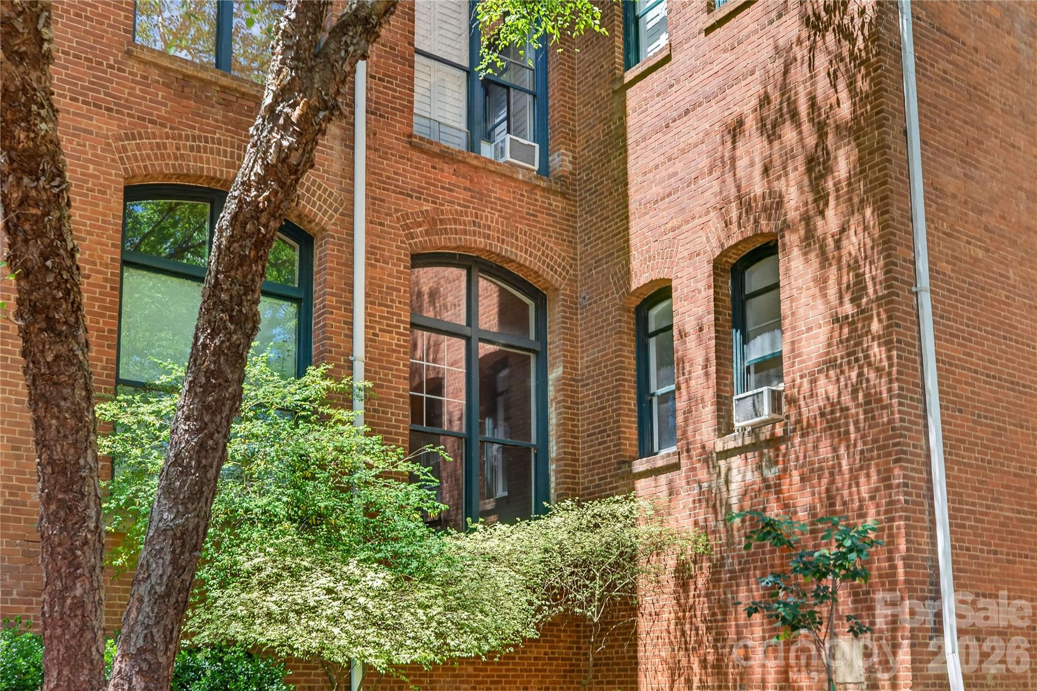 201 S Hoskins Road Unit: 121