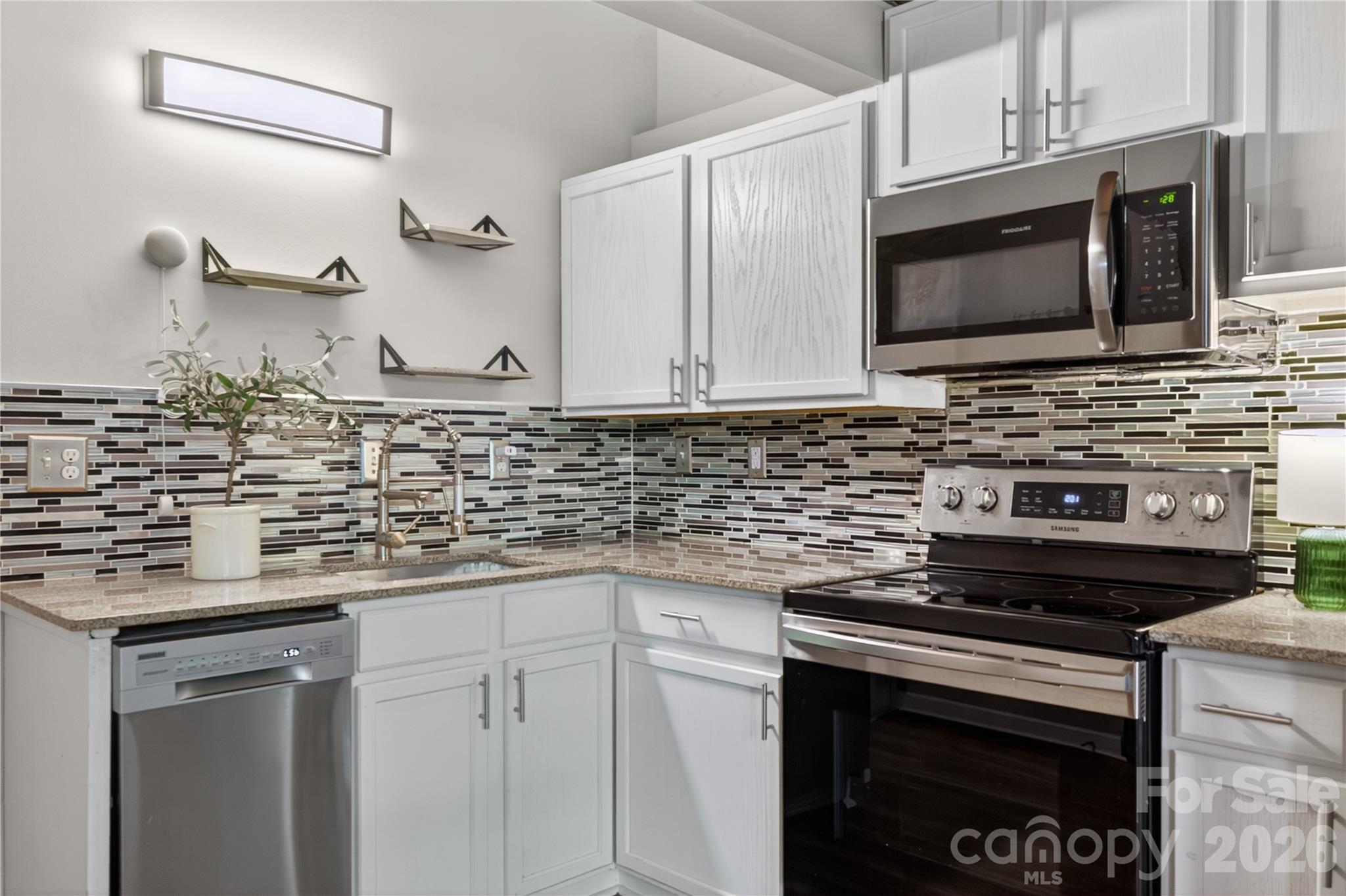 201 S Hoskins Road Unit: 121