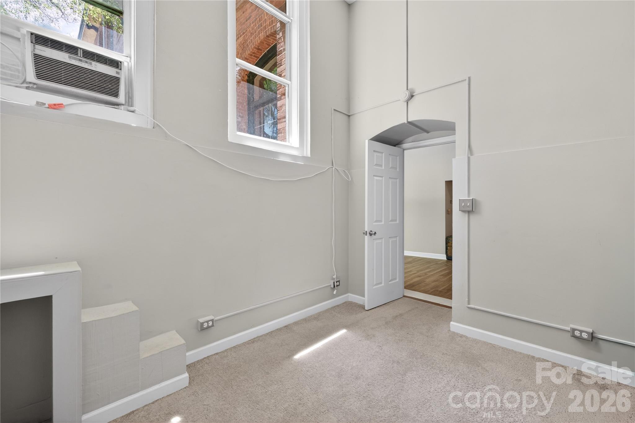 201 S Hoskins Road Unit: 121