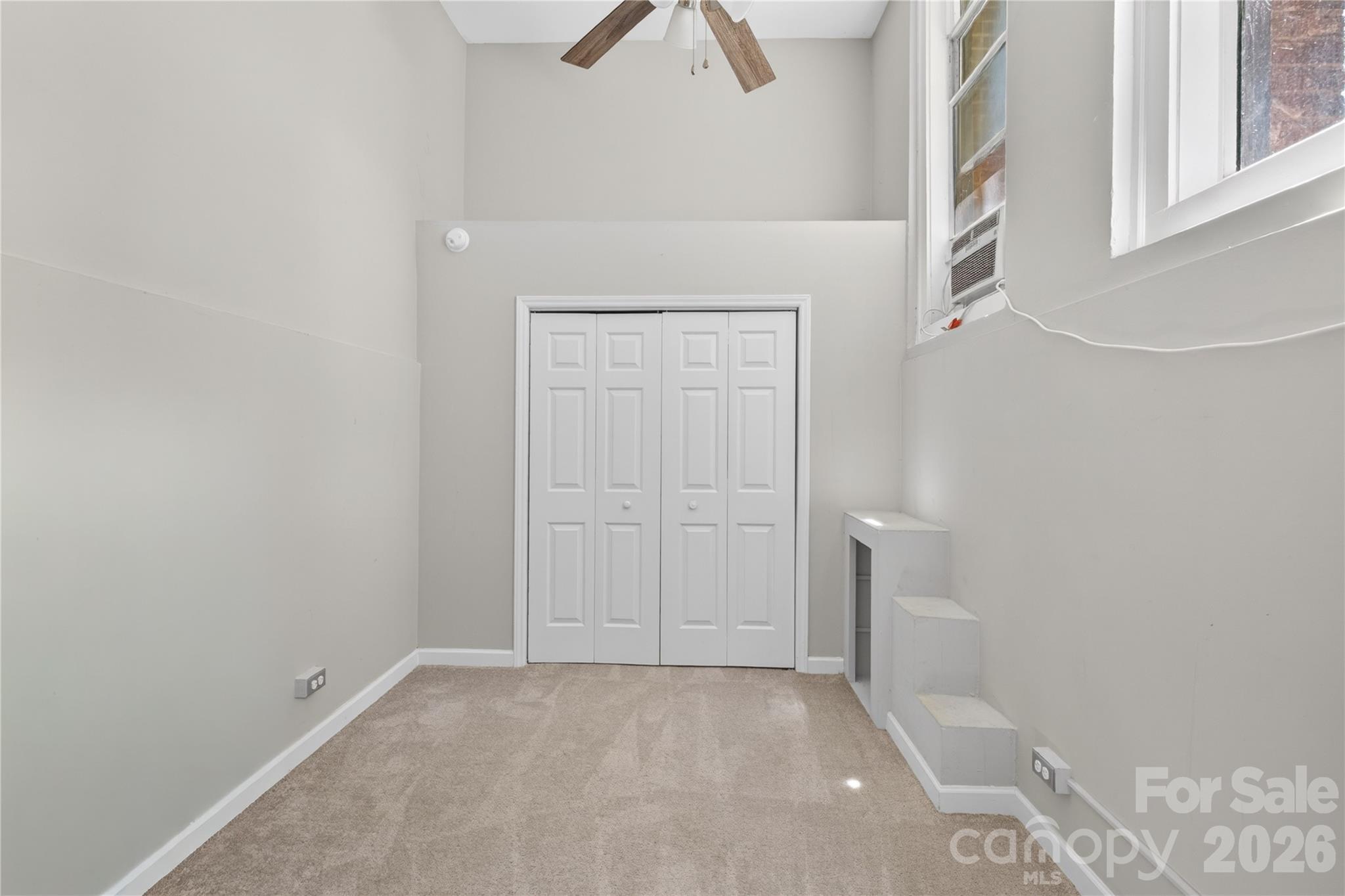 201 S Hoskins Road Unit: 121