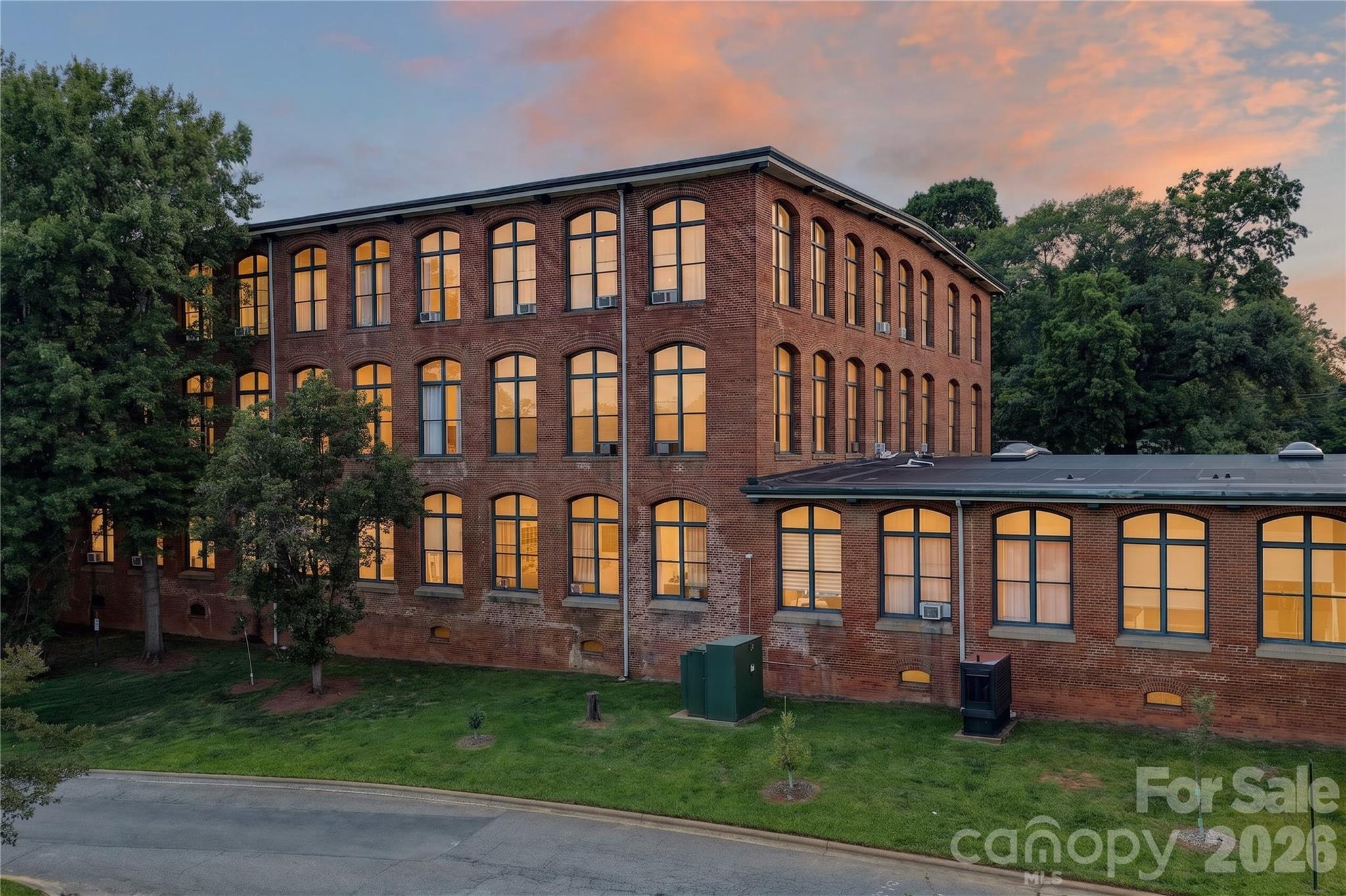 201 S Hoskins Road Unit: 121