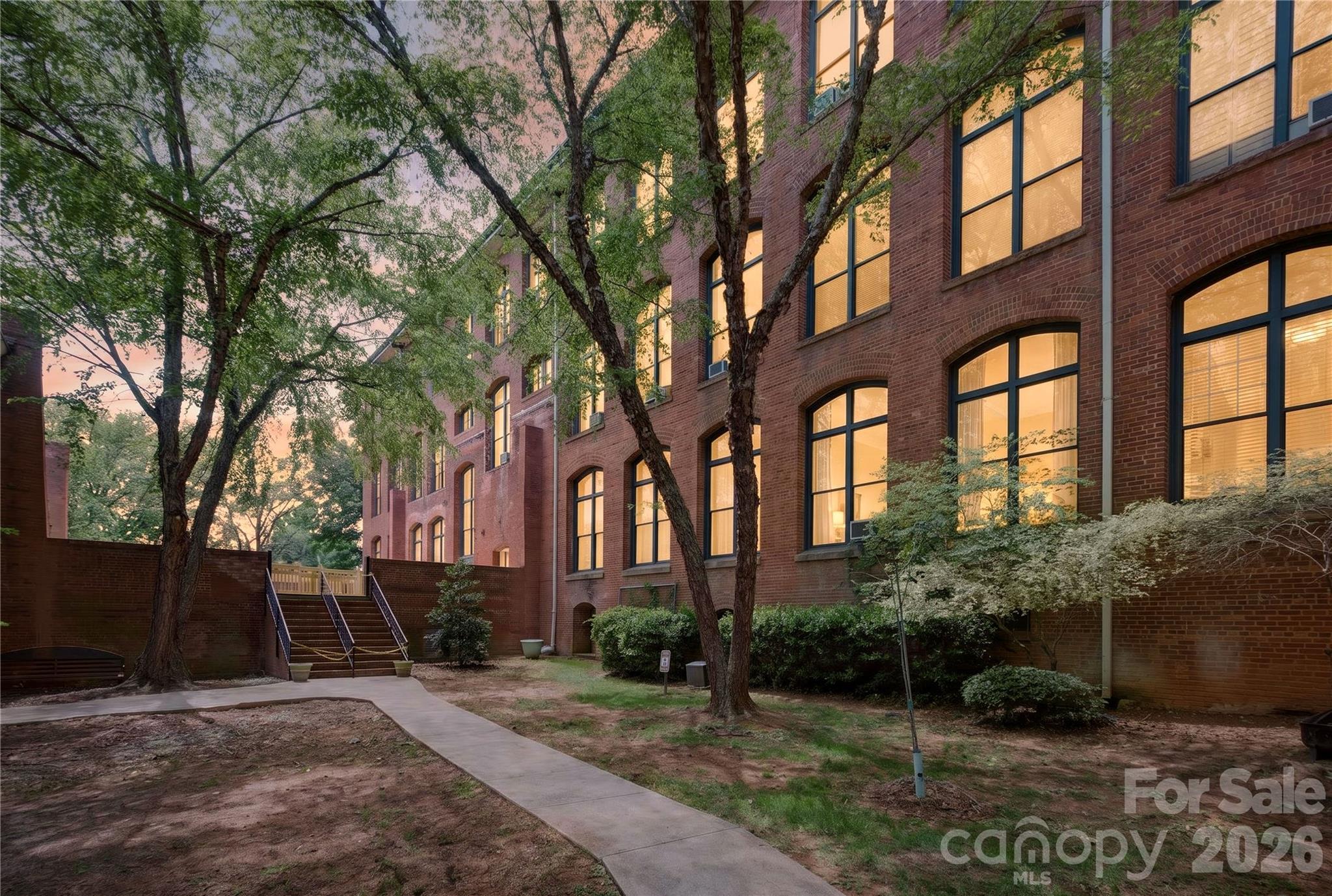 201 S Hoskins Road Unit: 121