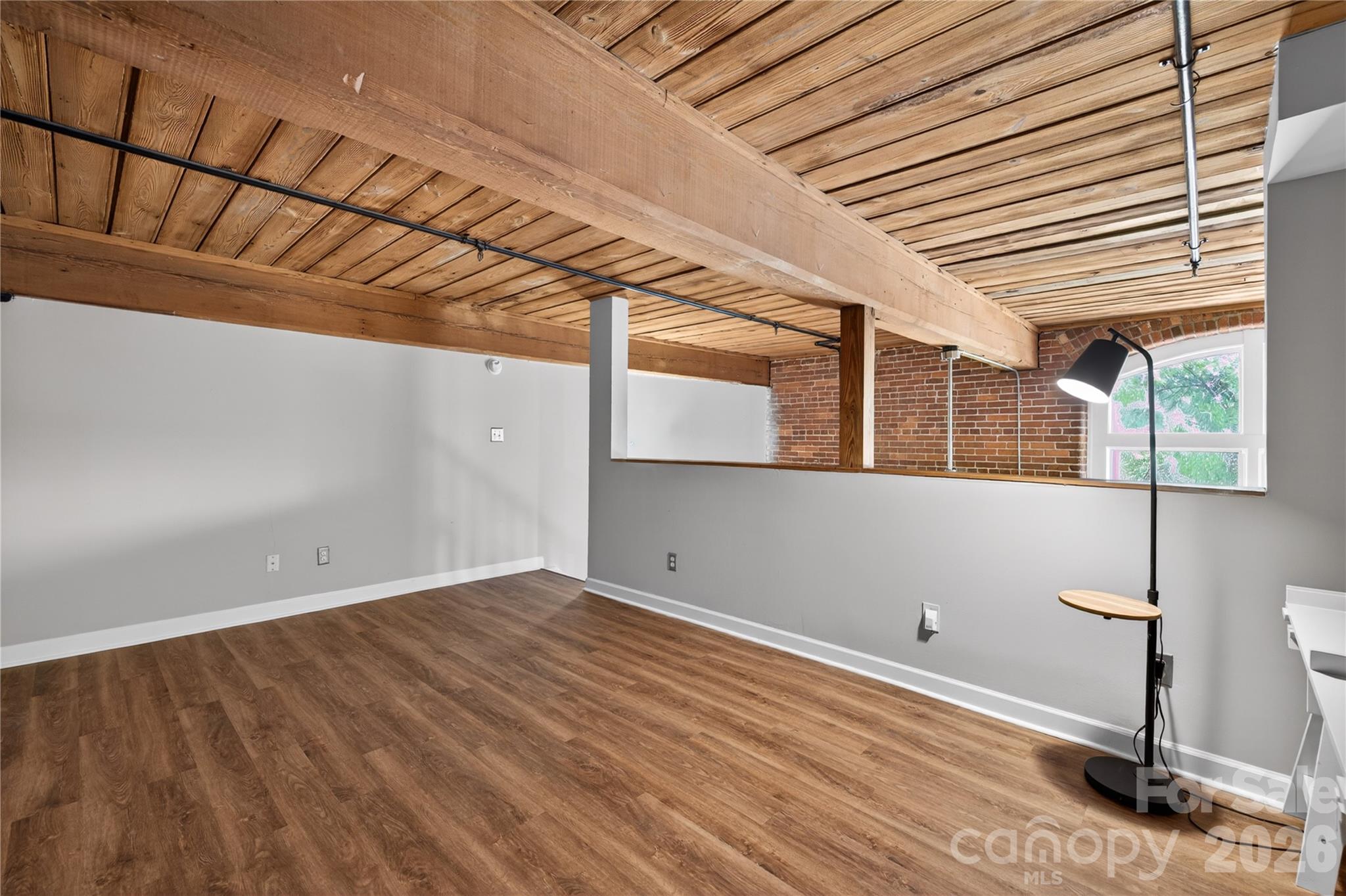 201 S Hoskins Road Unit: 121