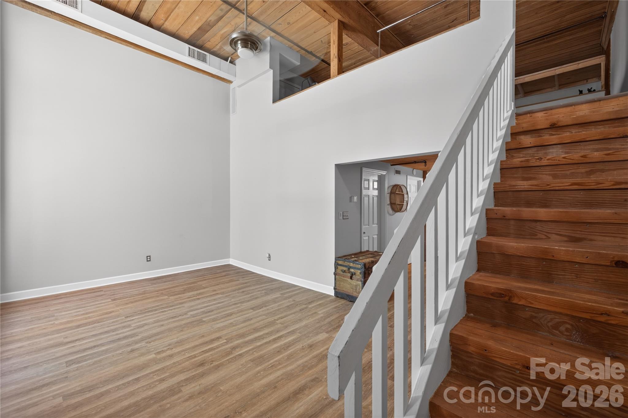 201 S Hoskins Road Unit: 121