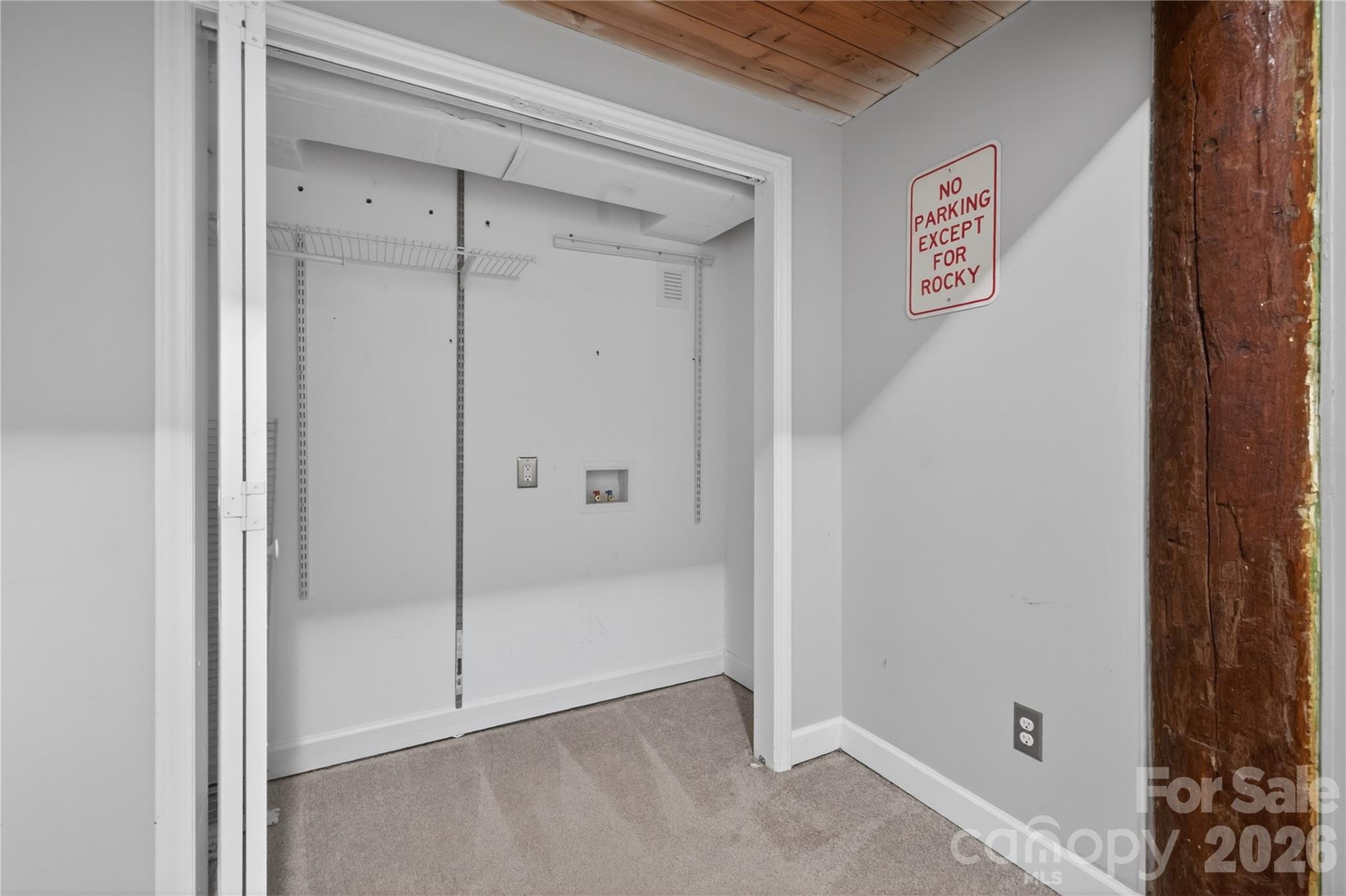 201 S Hoskins Road Unit: 121