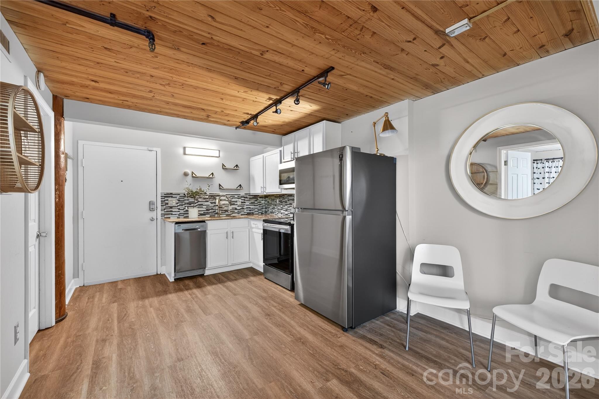 201 S Hoskins Road Unit: 121