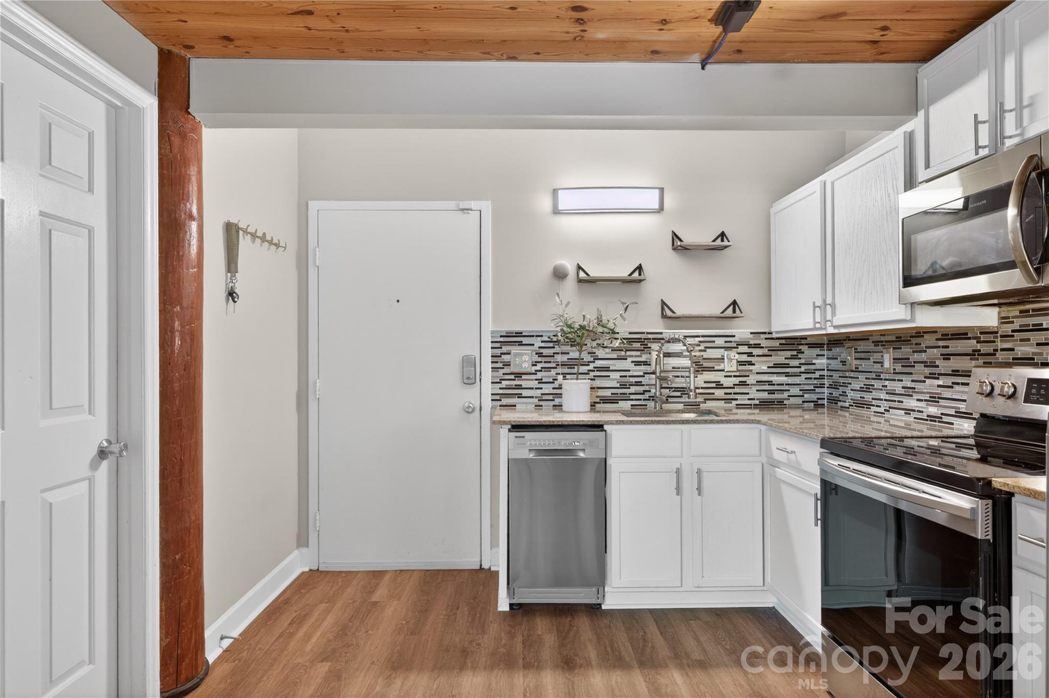 201 S Hoskins Road Unit: 121