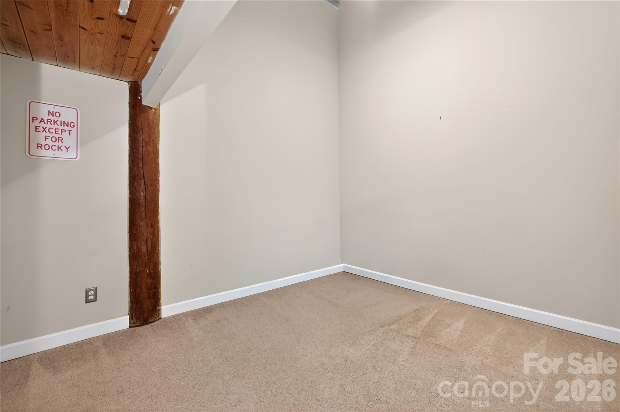 201 S Hoskins Road Unit: 121