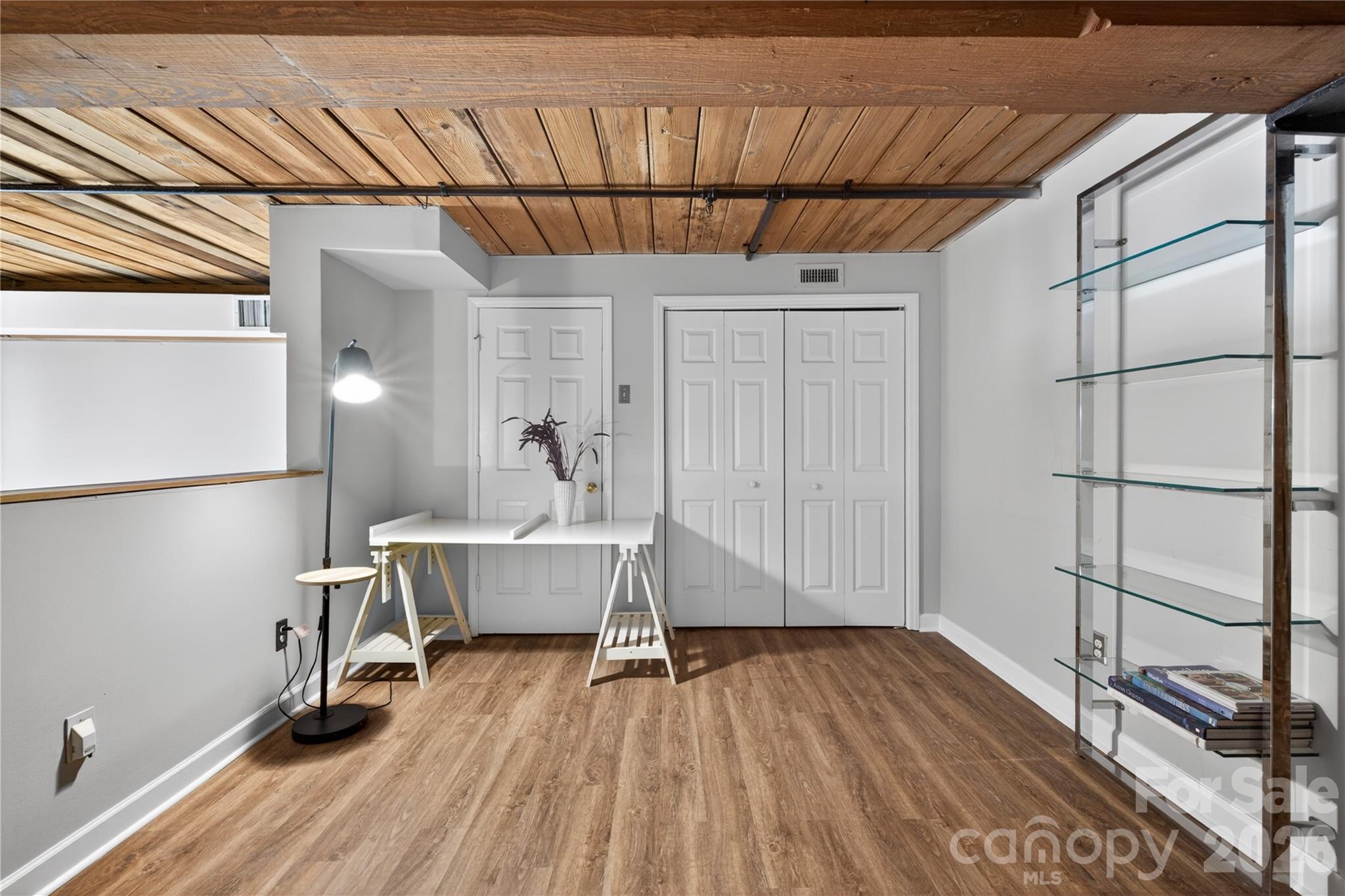 201 S Hoskins Road Unit: 121