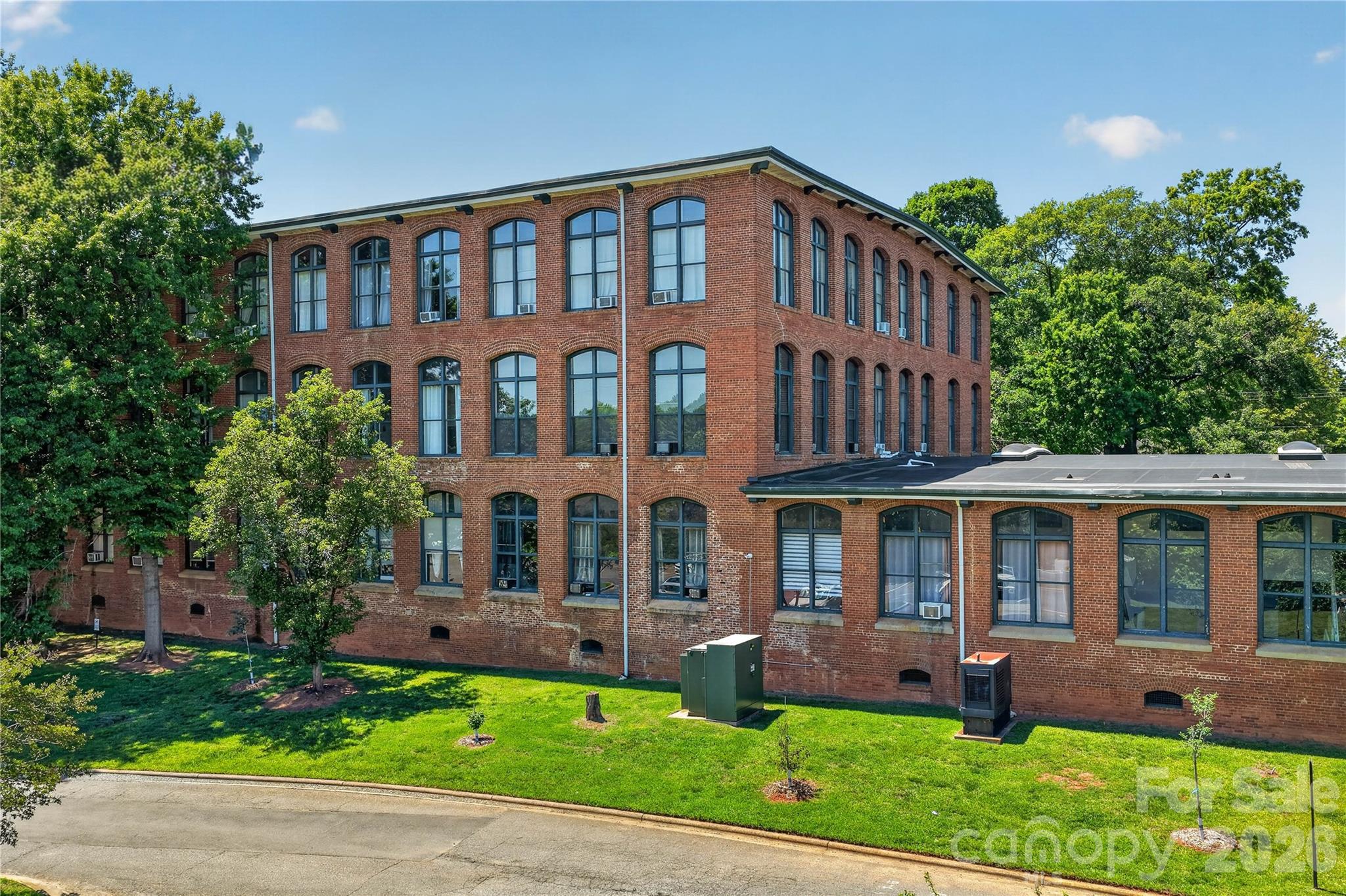 201 S Hoskins Road Unit: 121