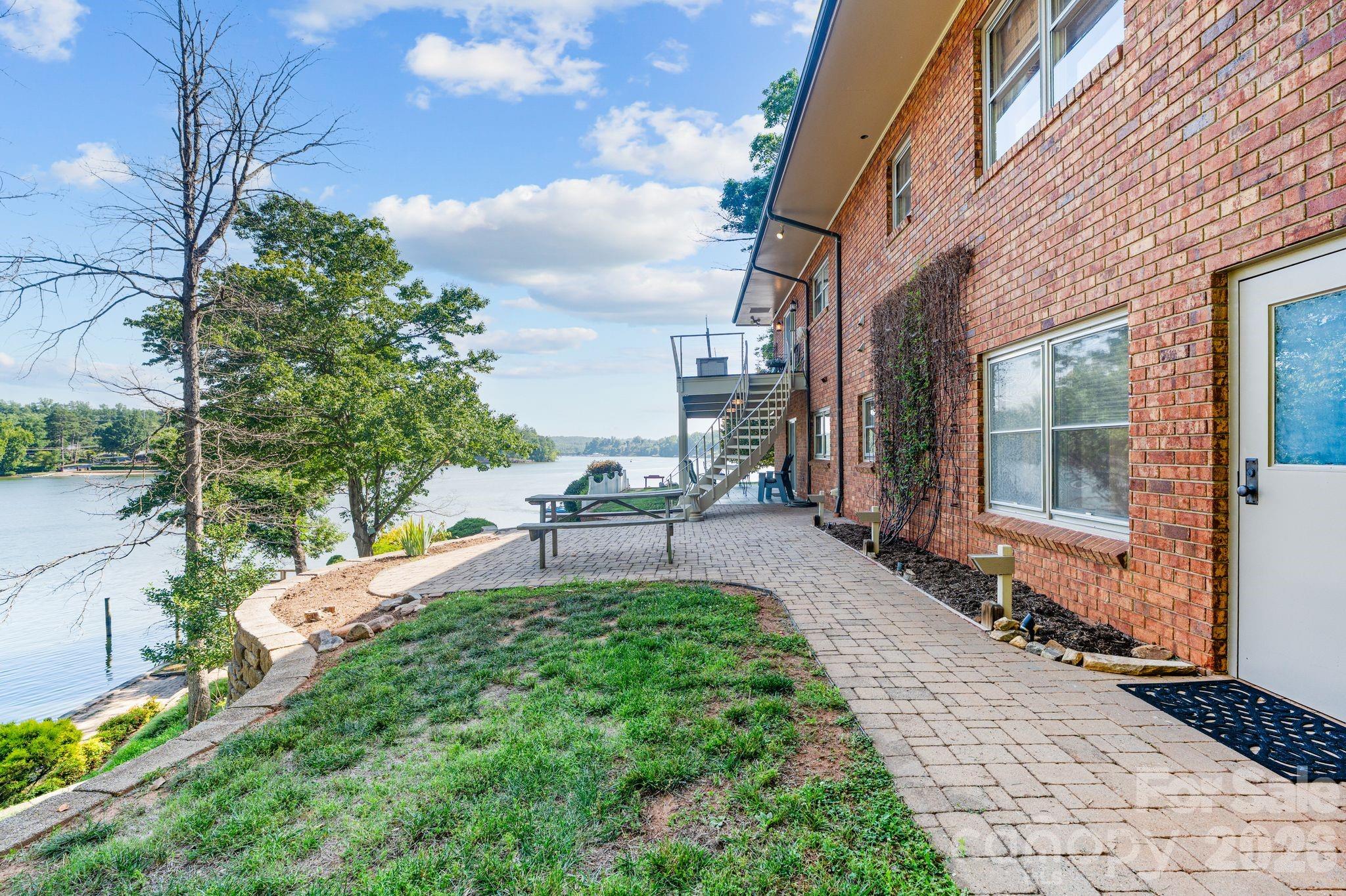 6296 Southlake Drive