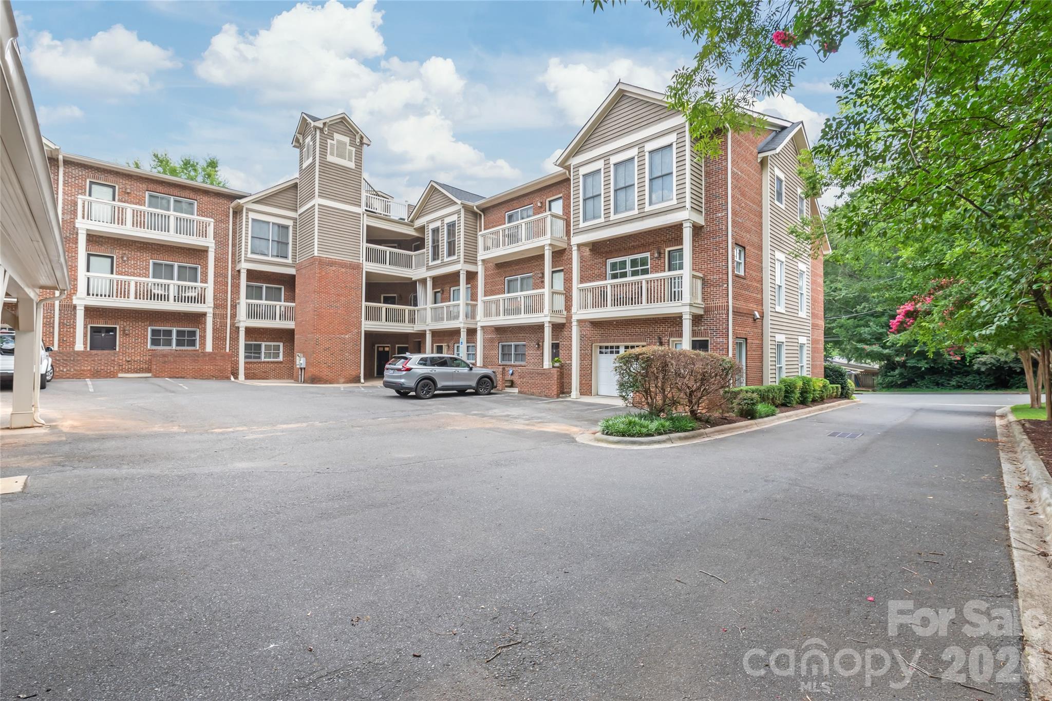 2000 Euclid Avenue Unit: D2