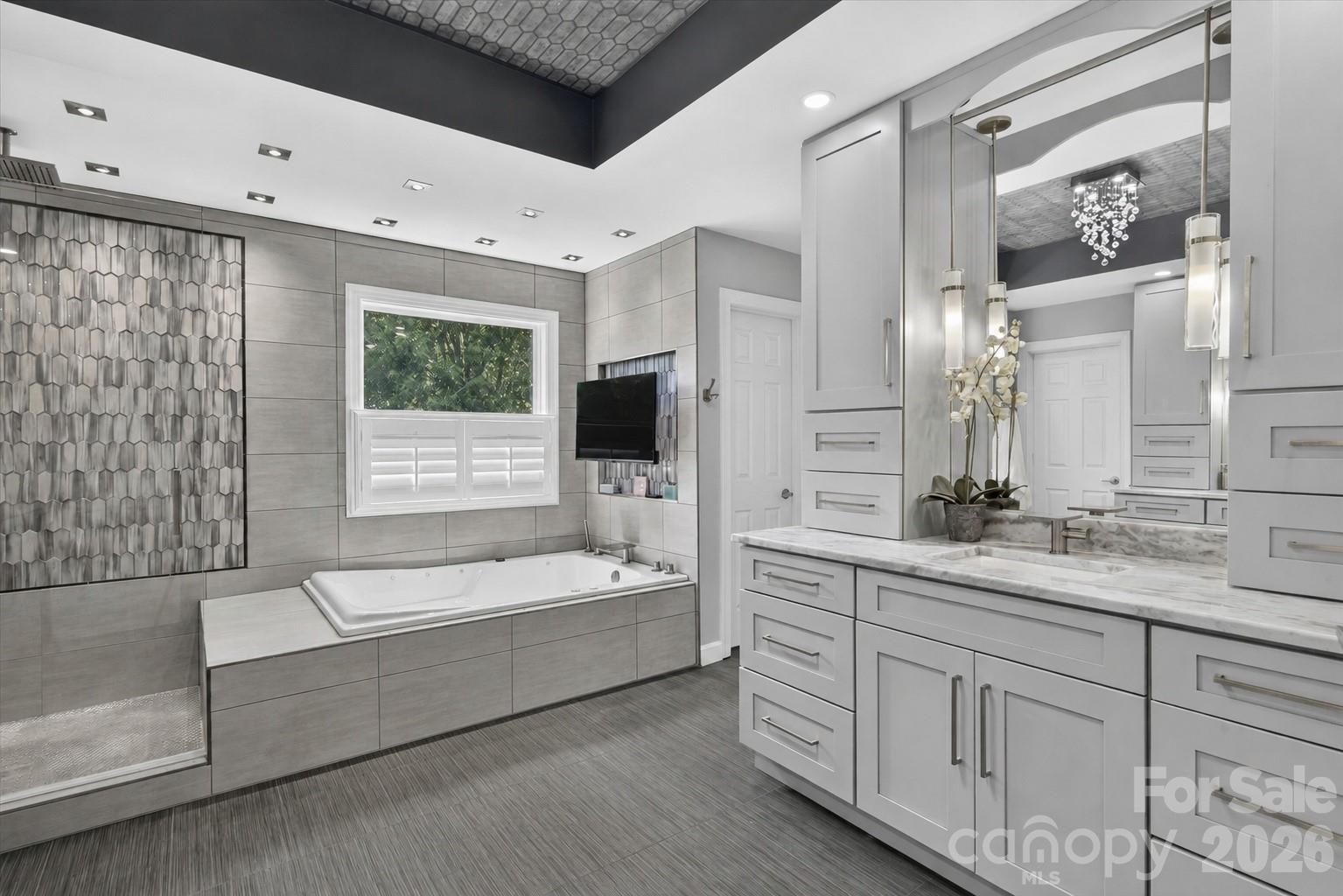 8801 Nellie Lane