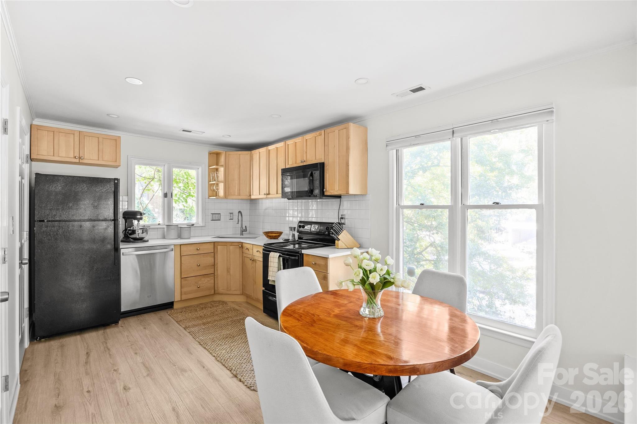 433 W 8th Street Unit: 68