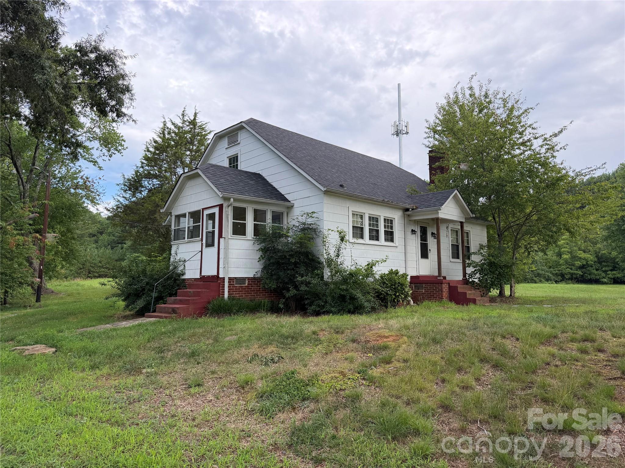 2607 20th Street Lane NE