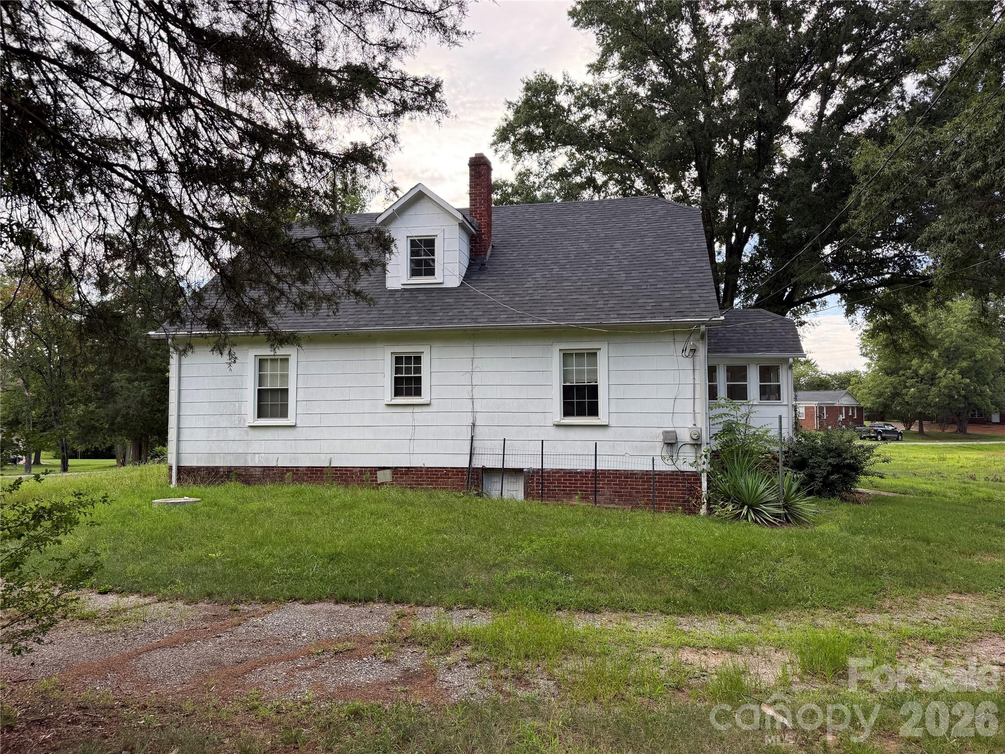 2607 20th Street Lane NE