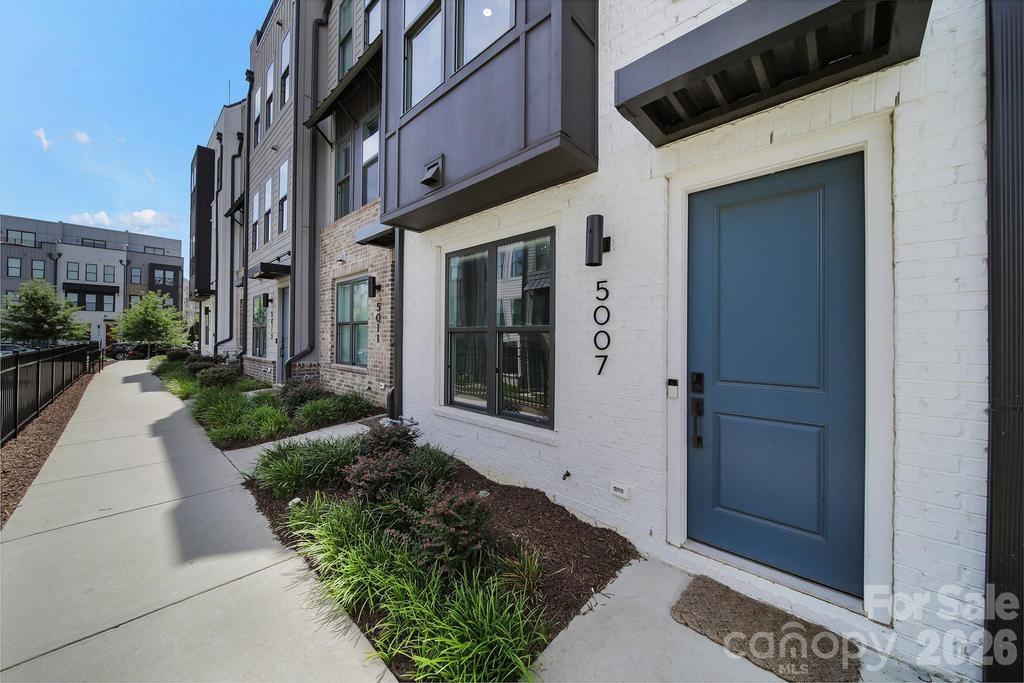 5007 Tiny Lane
