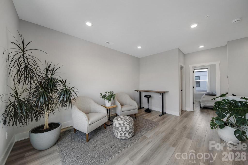 5007 Tiny Lane