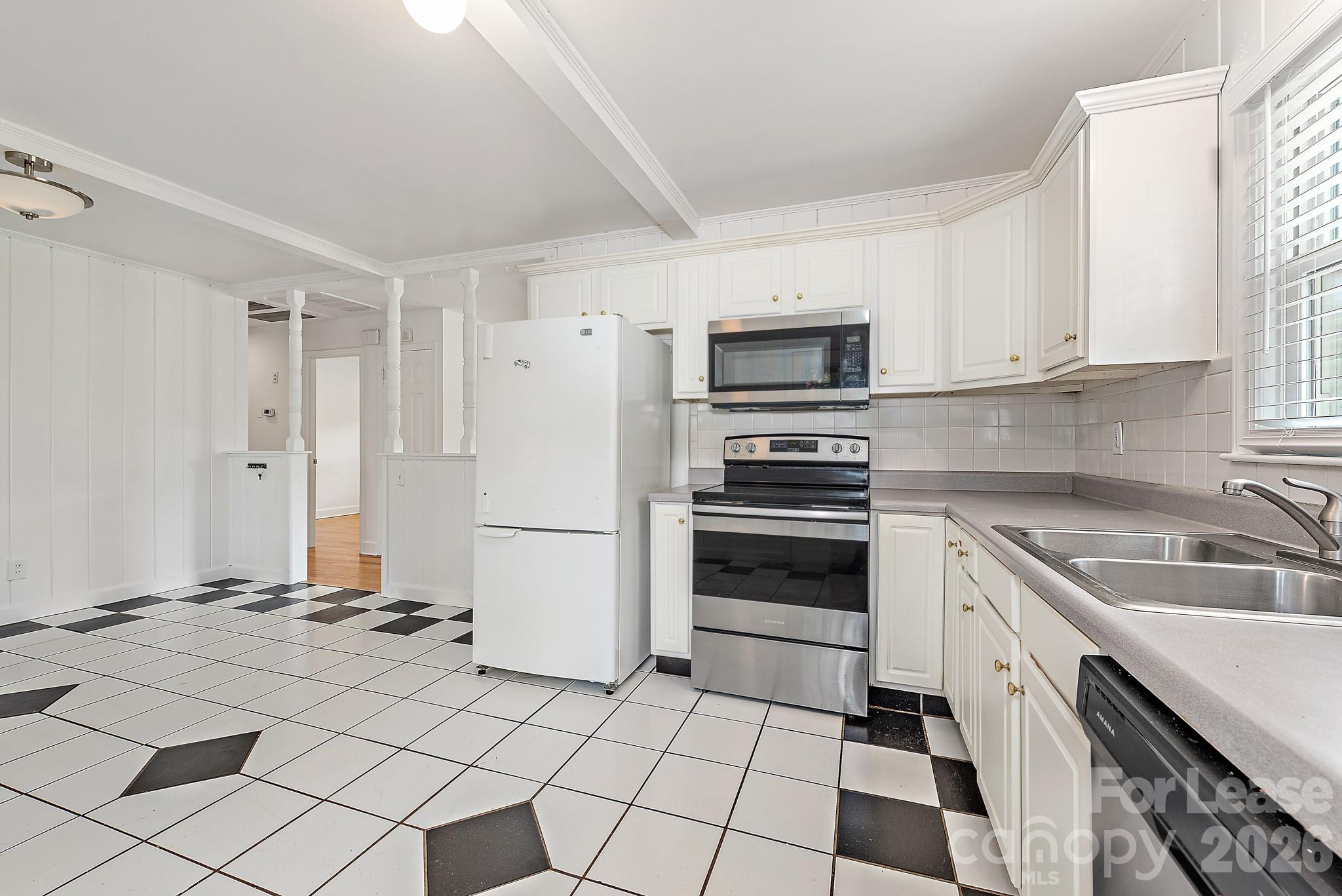 1129 Eastview Drive
