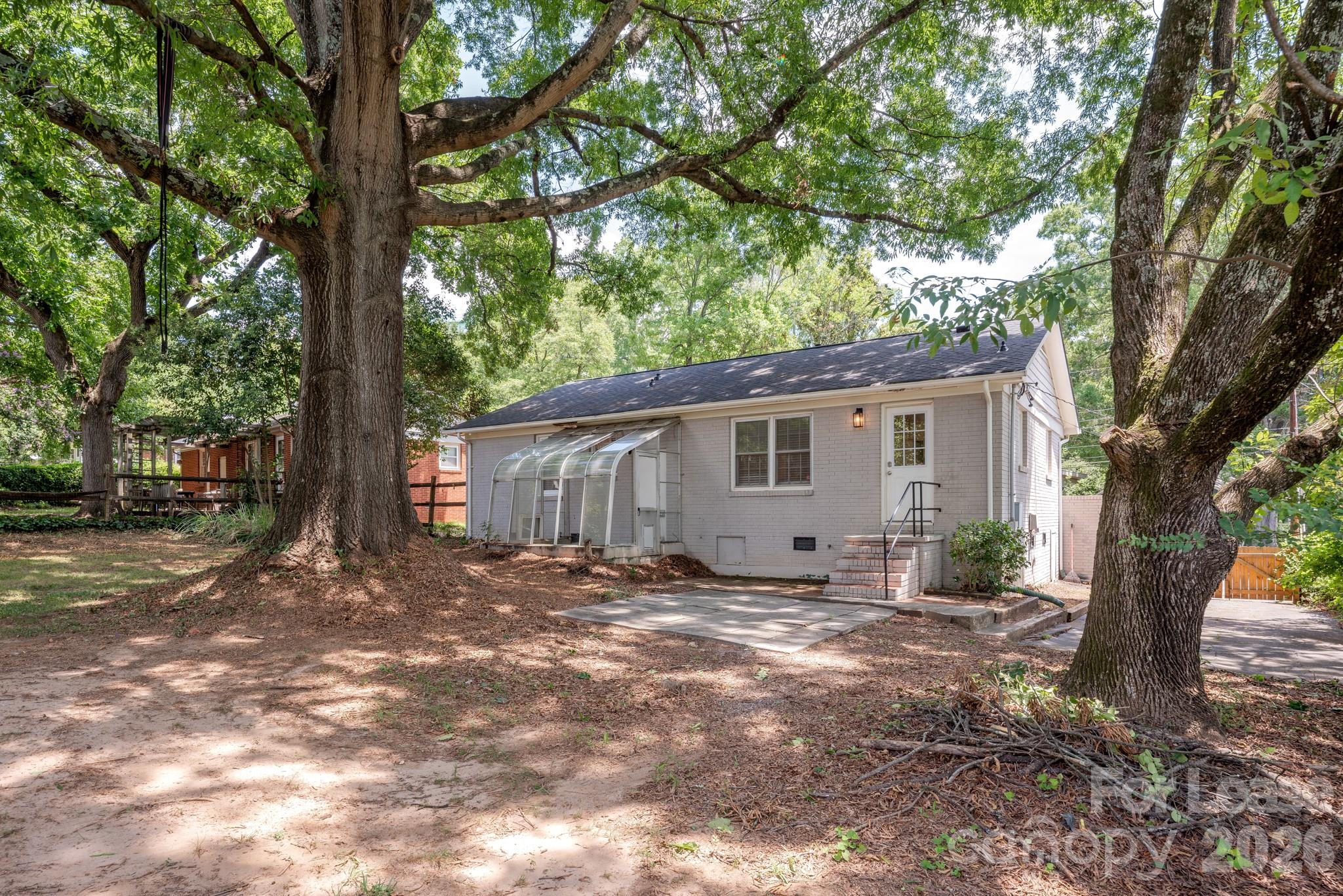 1129 Eastview Drive