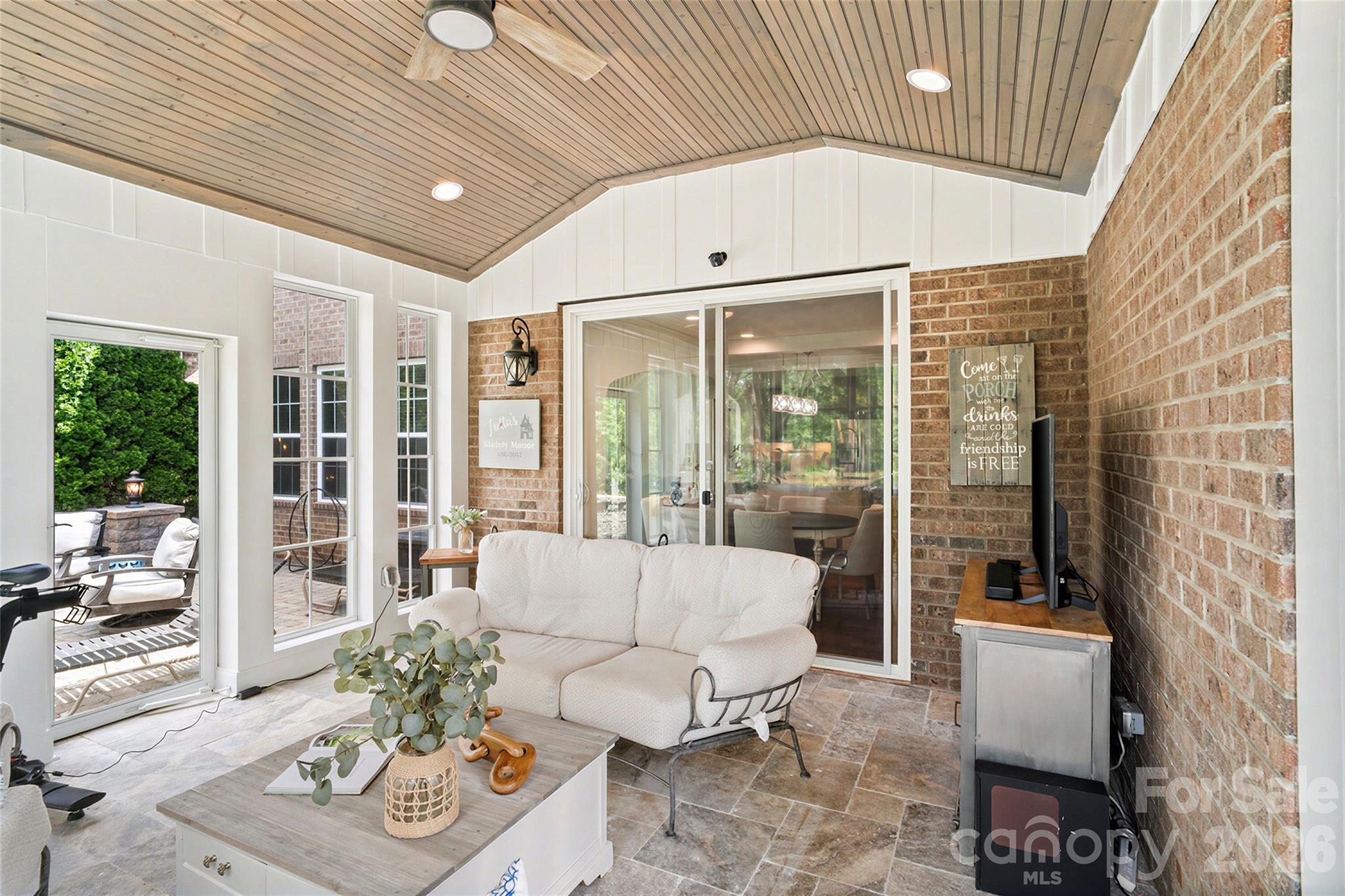 914 Oleander Lane