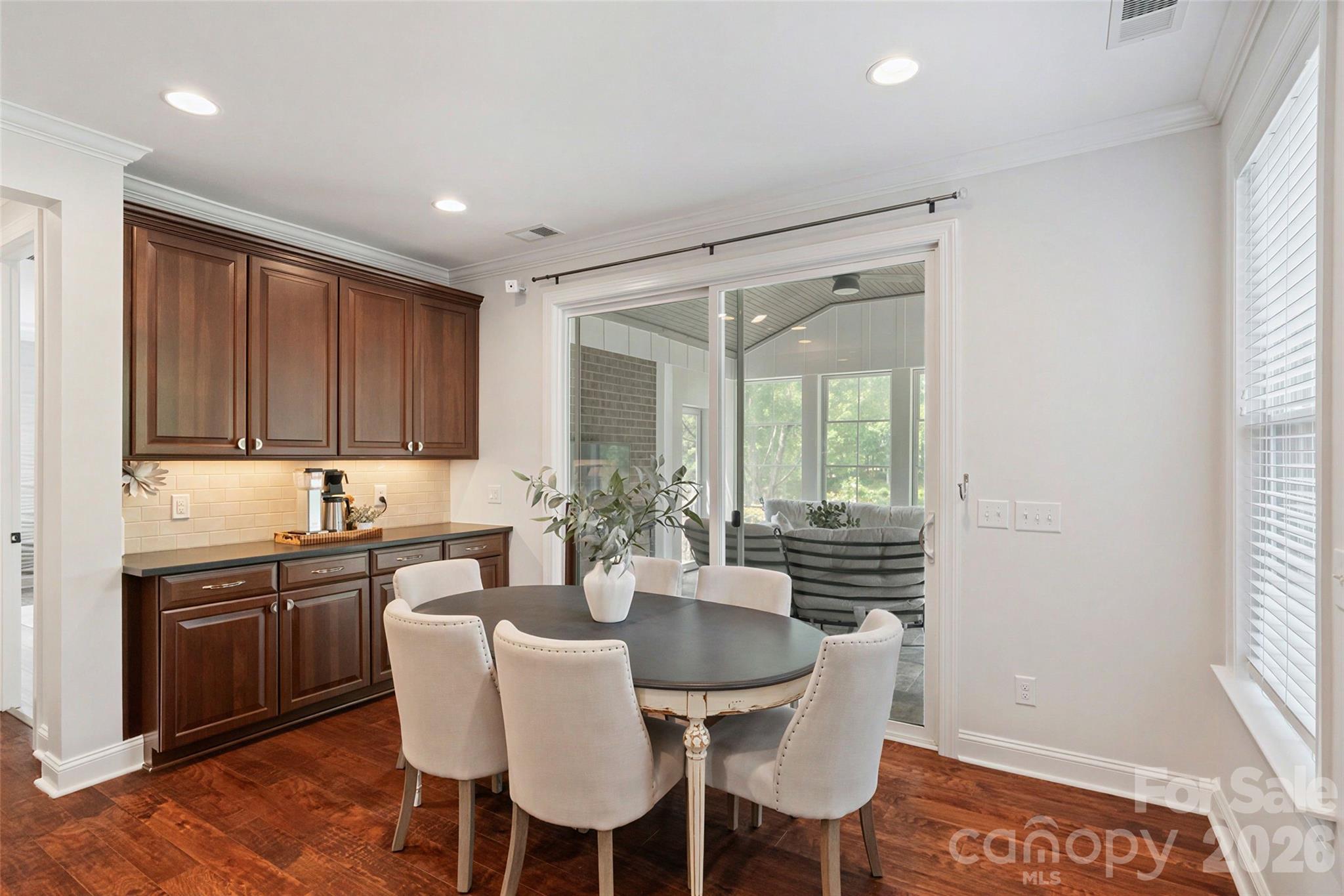 914 Oleander Lane