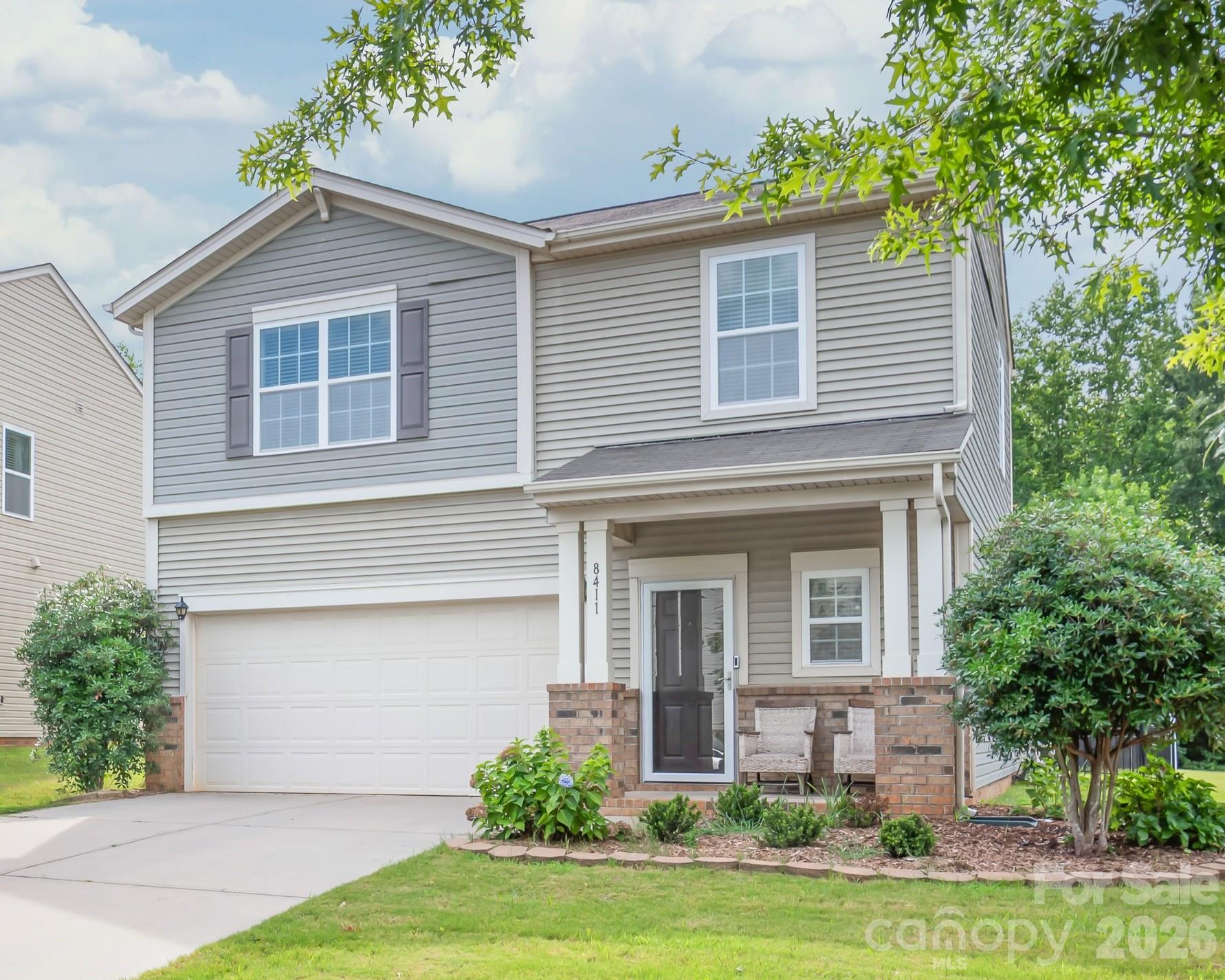 8411 Romana Red Lane