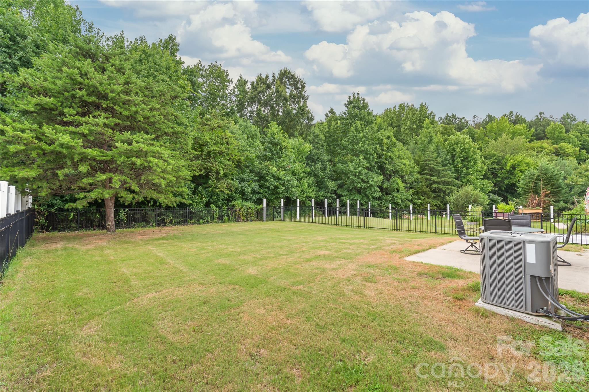 8411 Romana Red Lane