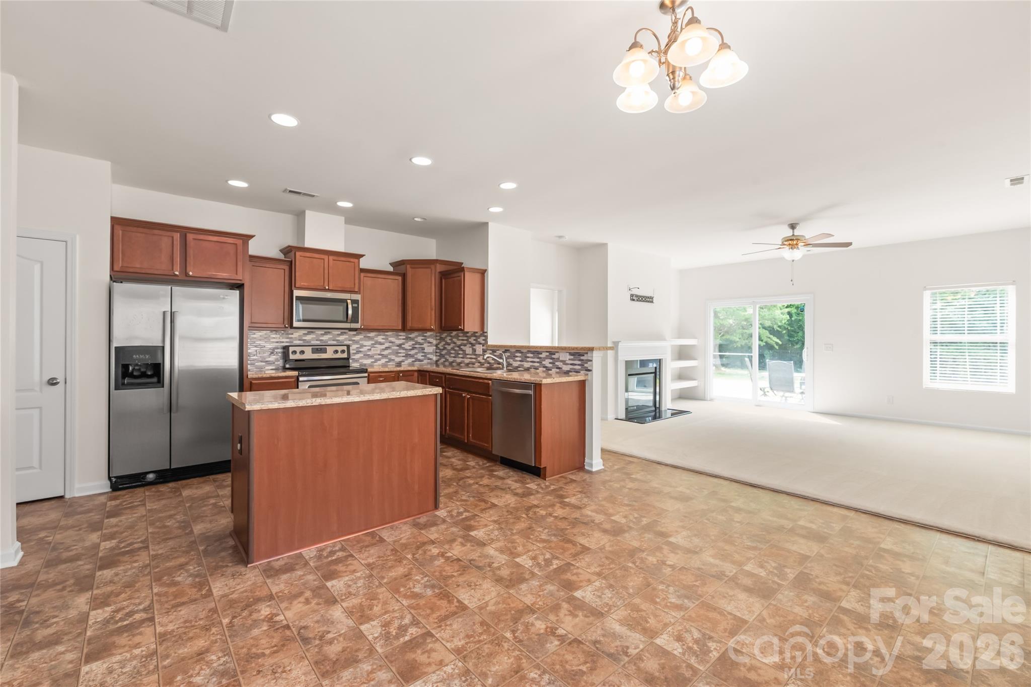 8411 Romana Red Lane