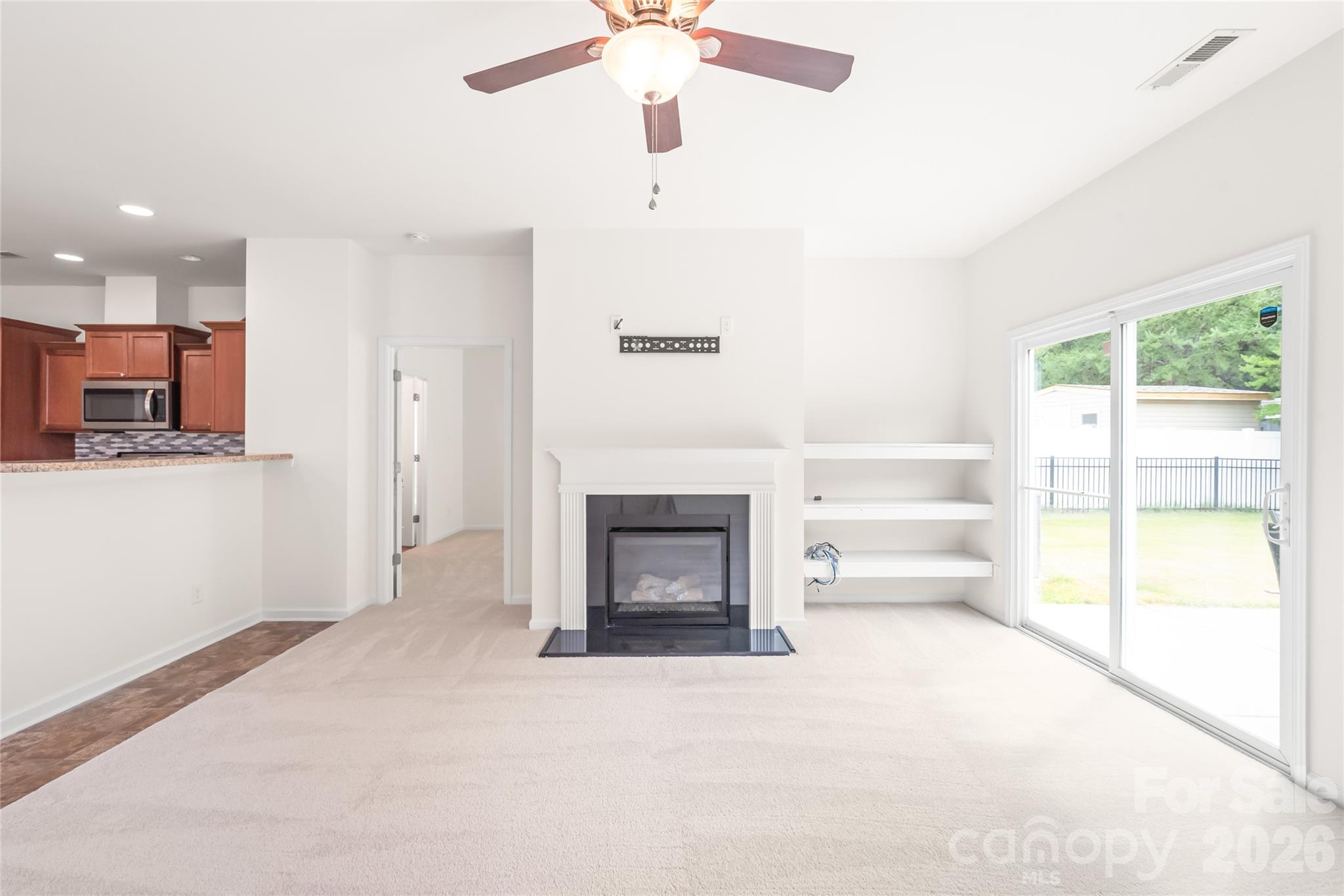 8411 Romana Red Lane