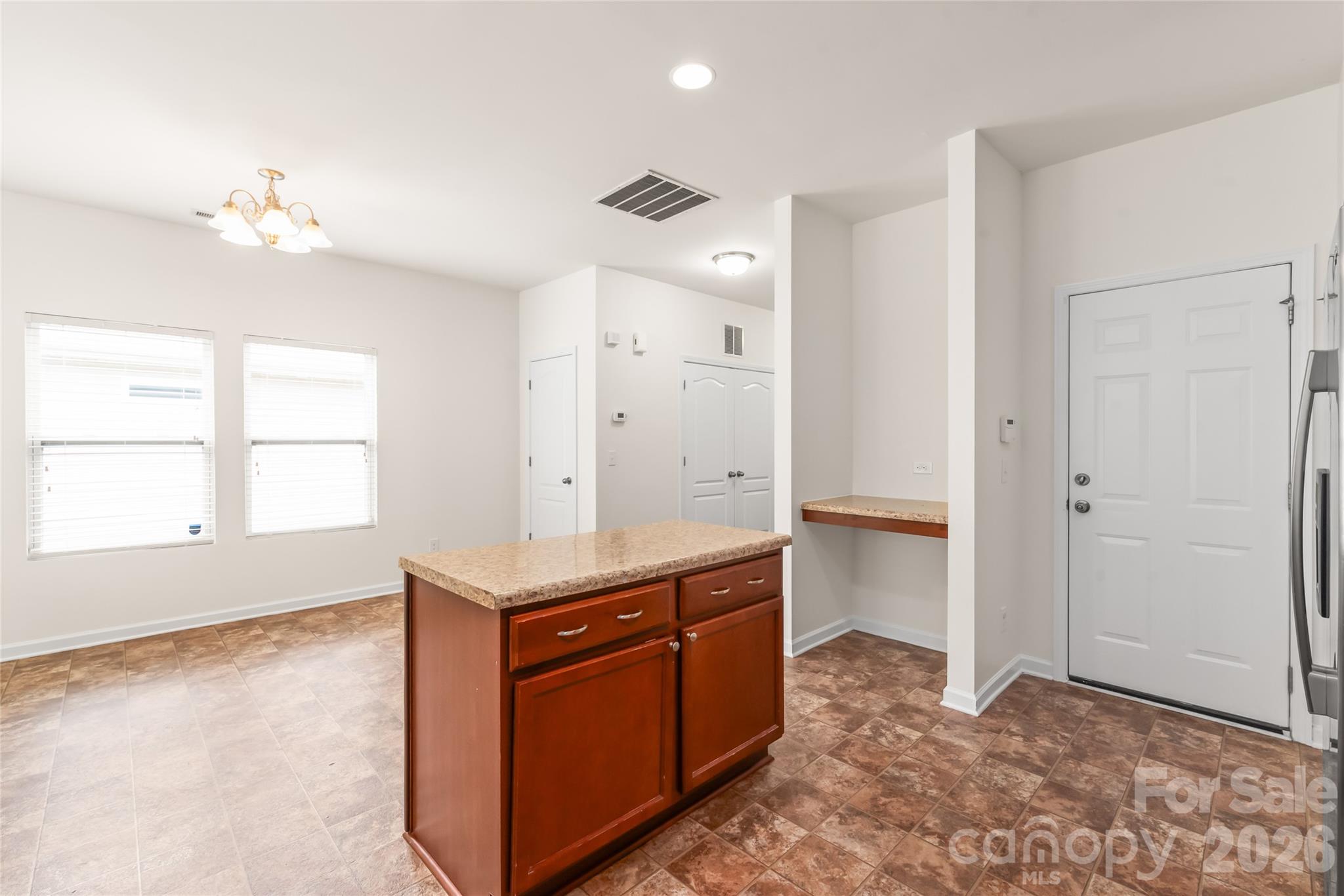 8411 Romana Red Lane