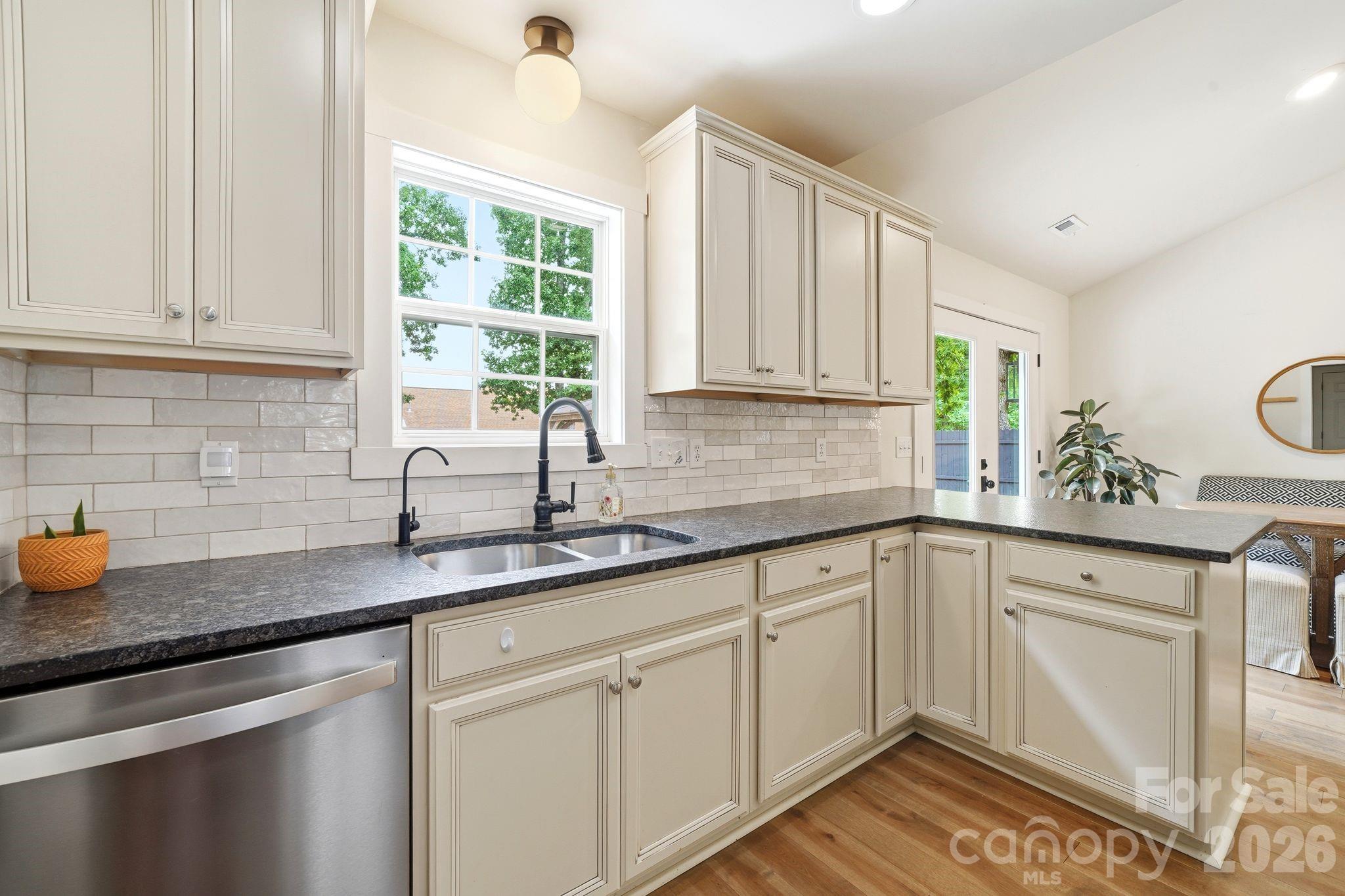 1556 Meadow Glen Lane
