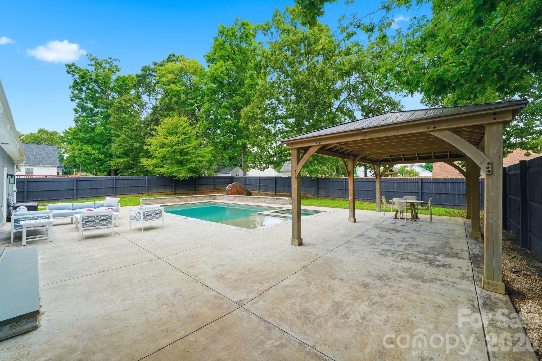 1556 Meadow Glen Lane