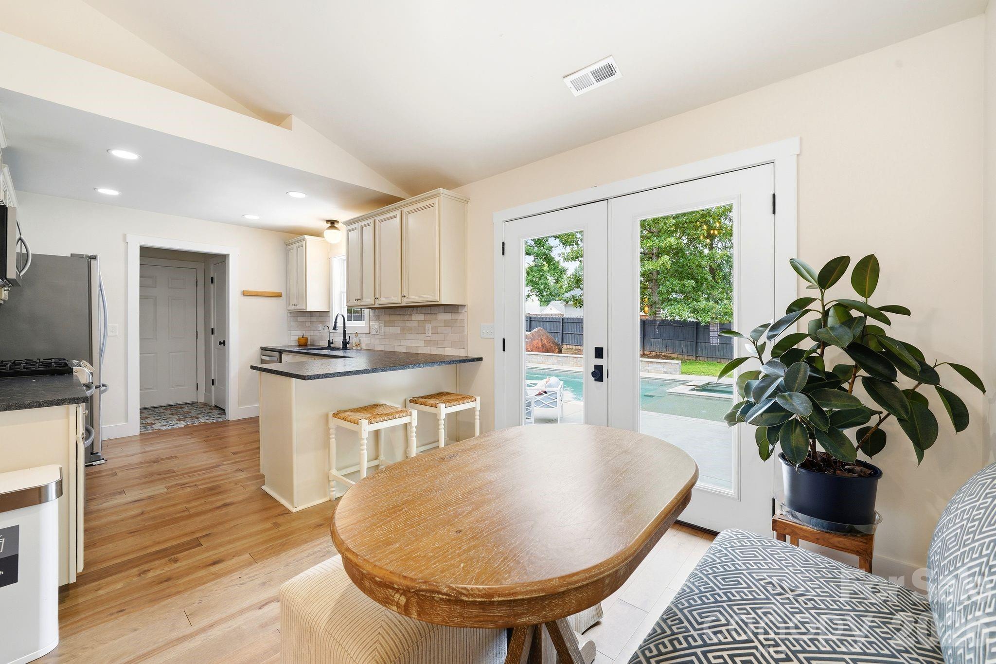 1556 Meadow Glen Lane