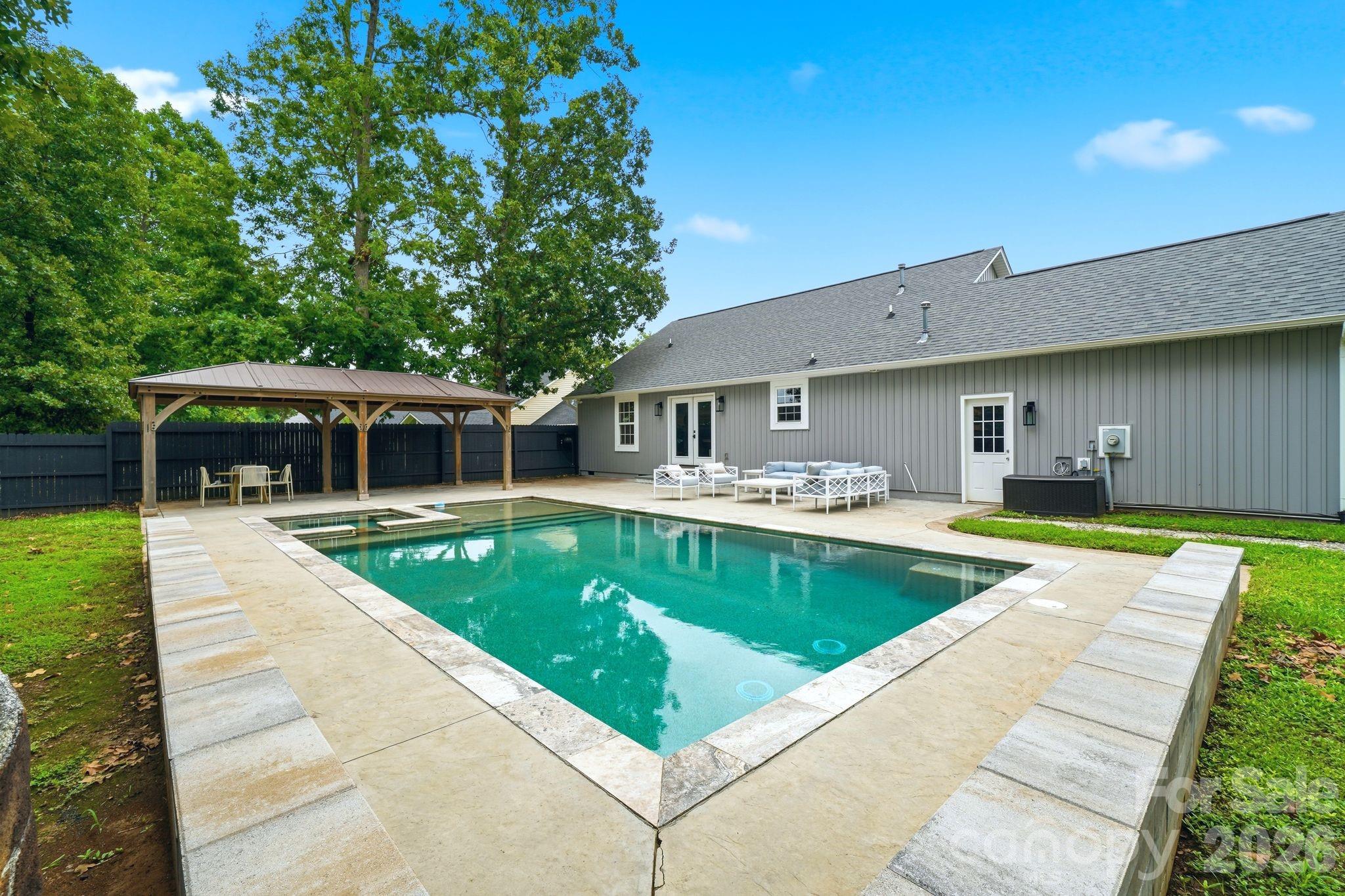 1556 Meadow Glen Lane
