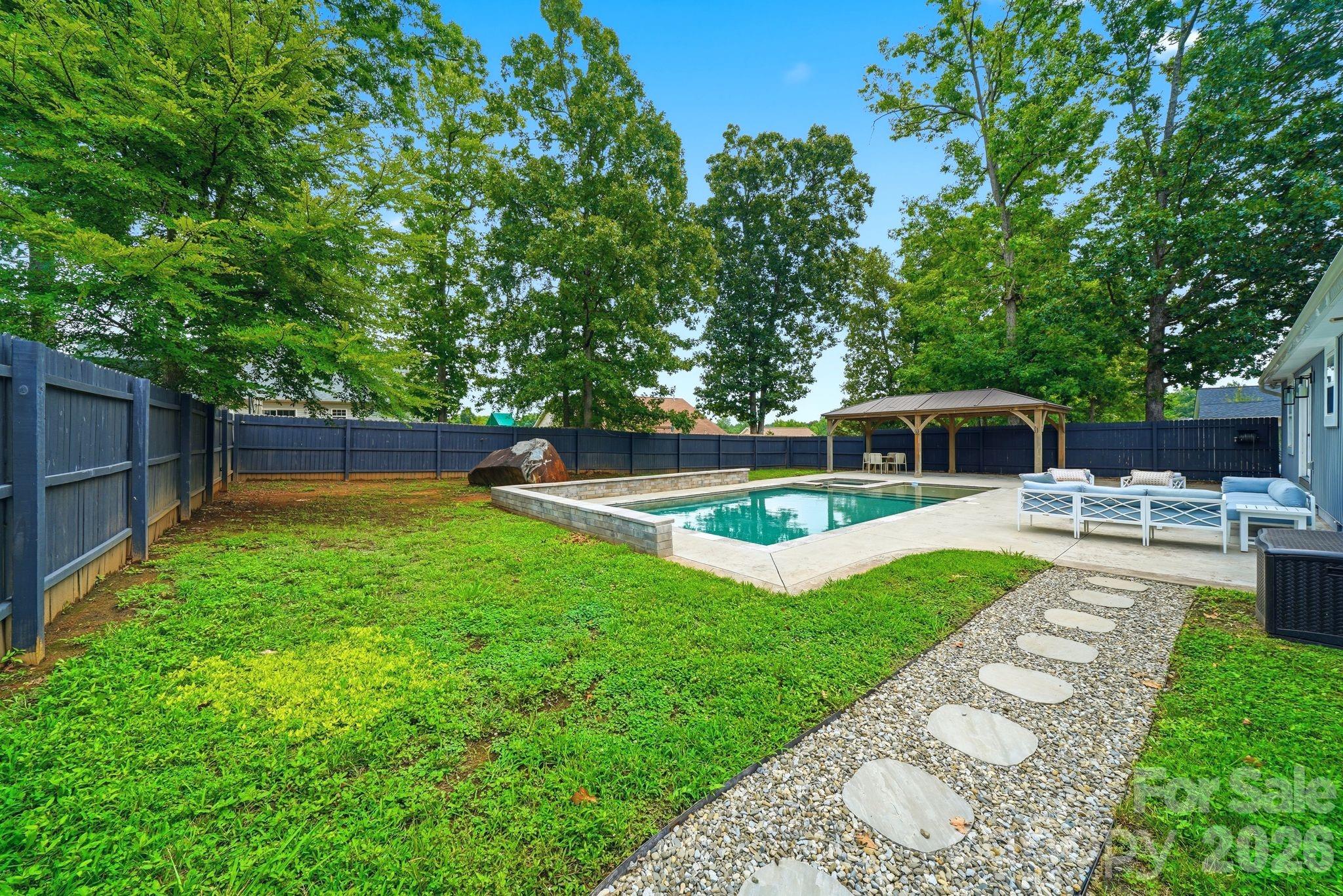1556 Meadow Glen Lane