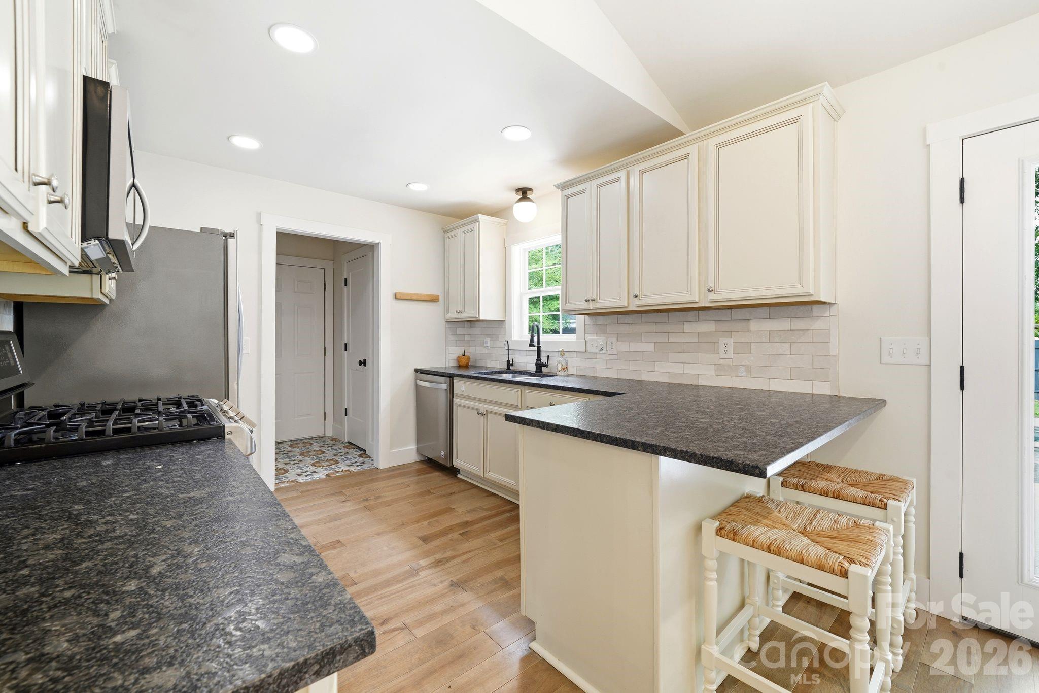 1556 Meadow Glen Lane