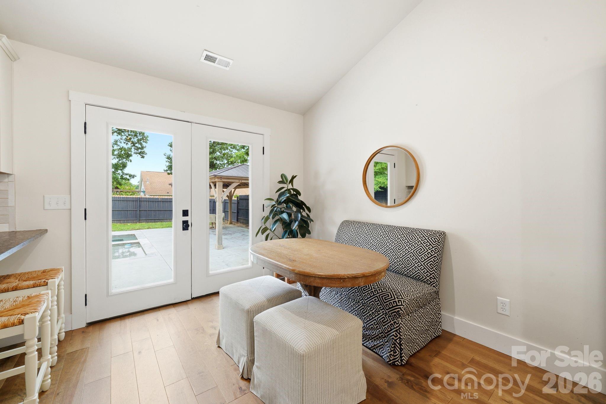 1556 Meadow Glen Lane