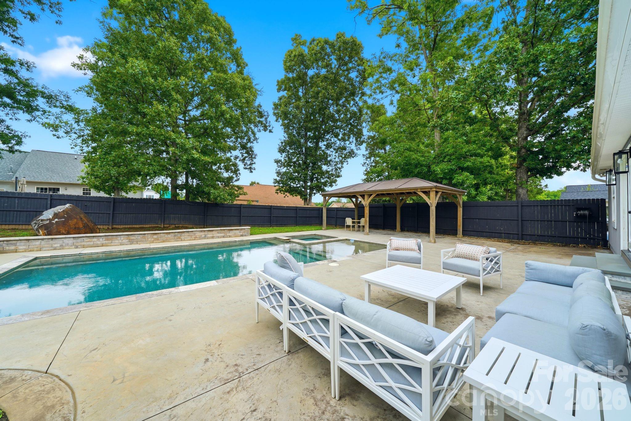 1556 Meadow Glen Lane
