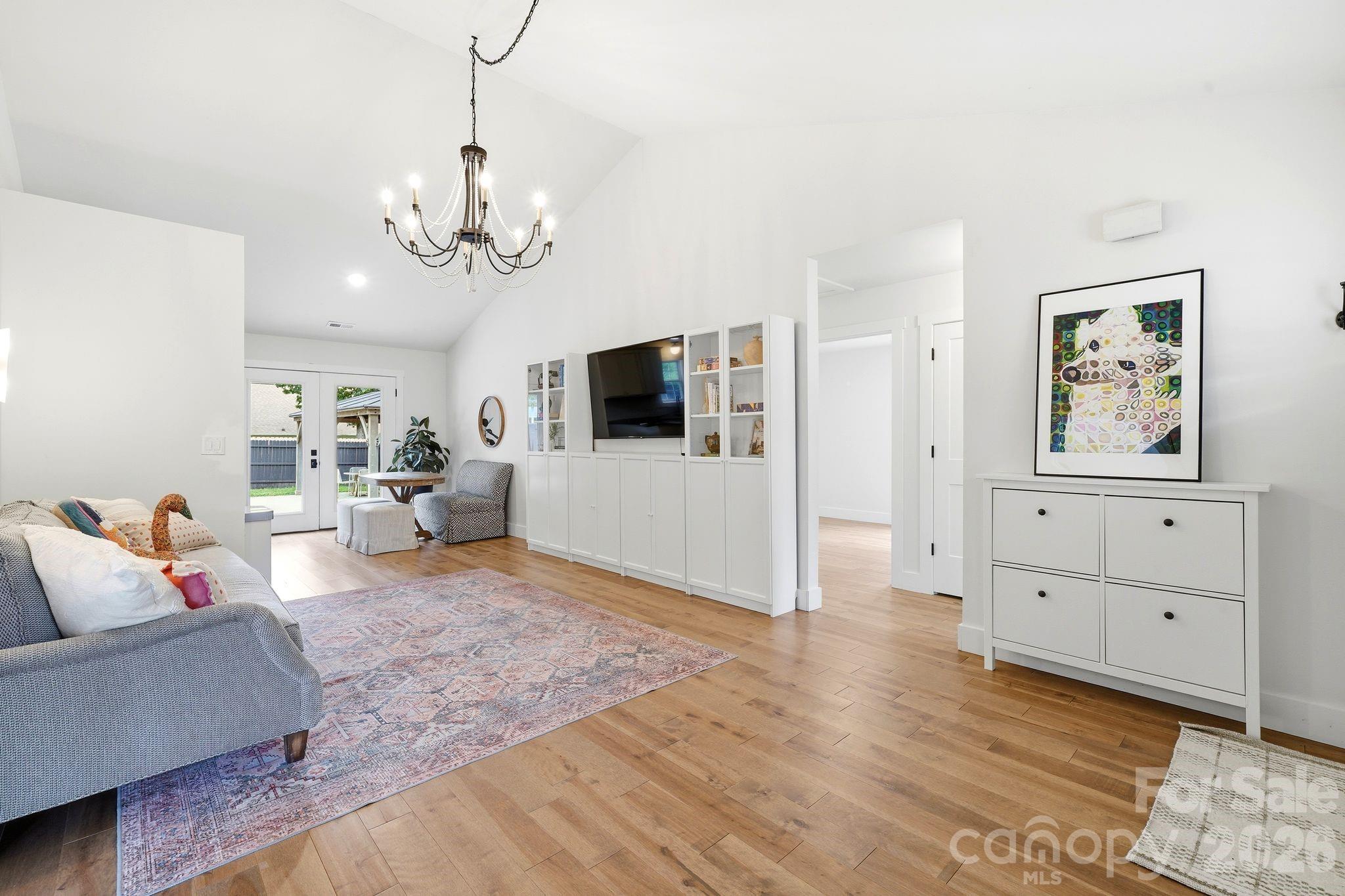 1556 Meadow Glen Lane