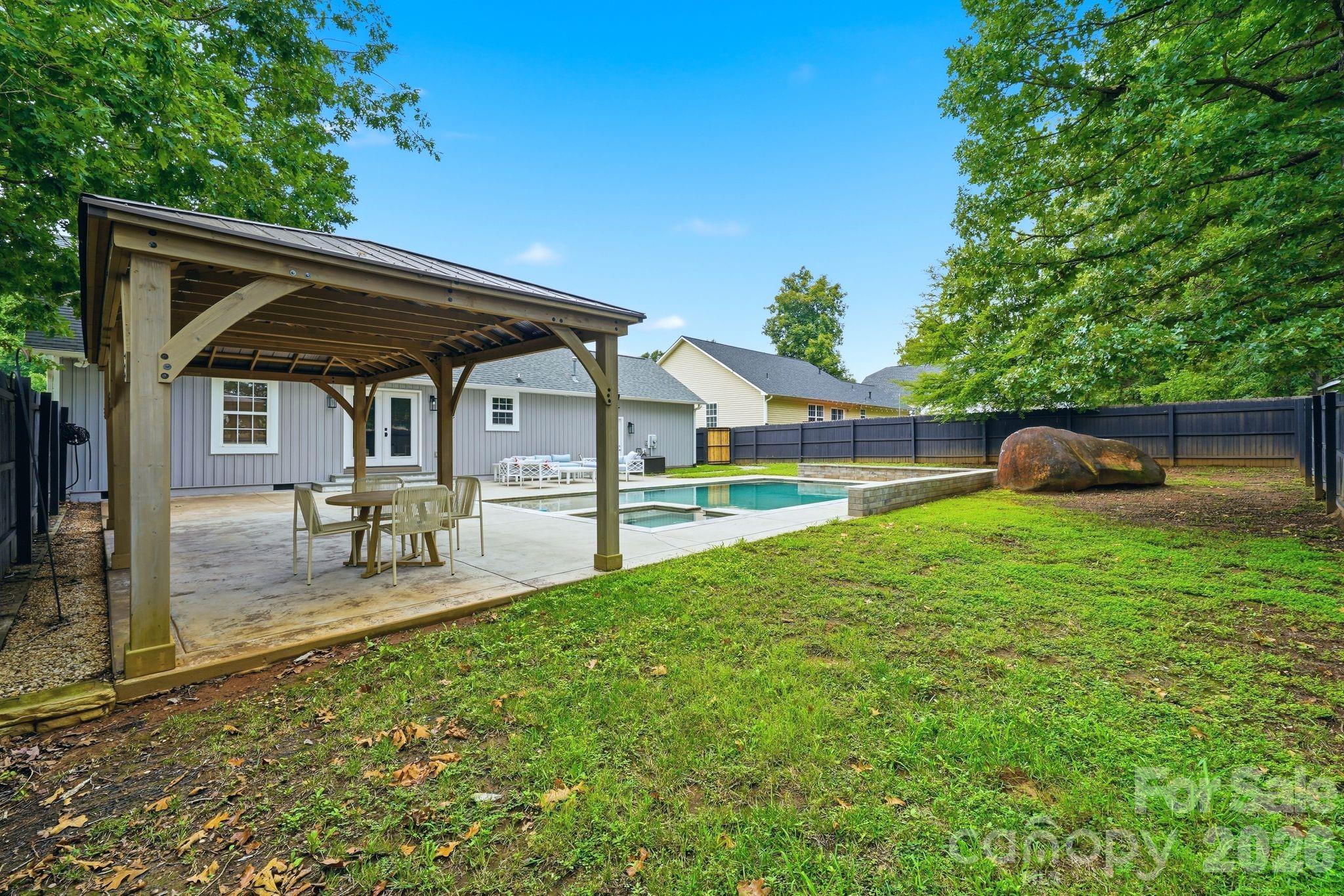 1556 Meadow Glen Lane