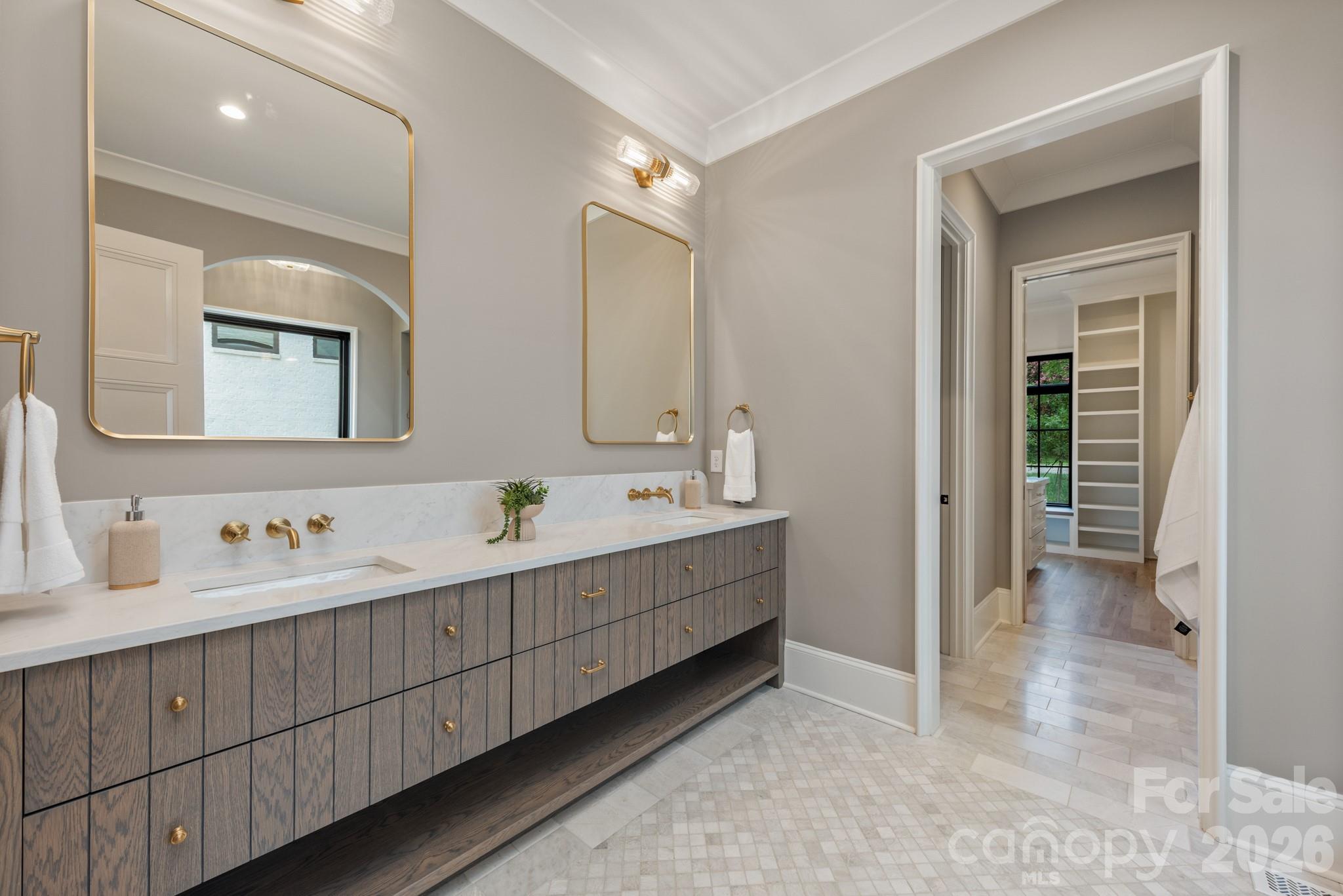 237 N Canterbury Road