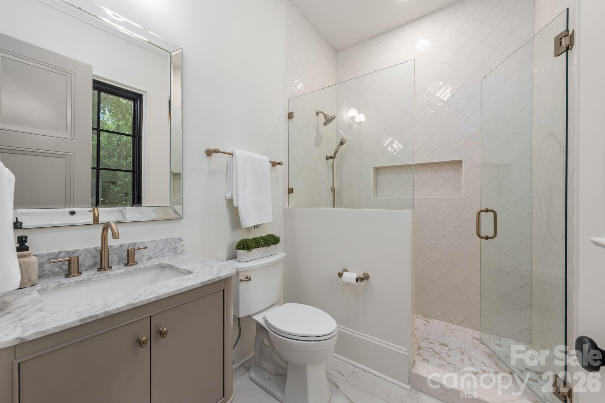 237 N Canterbury Road