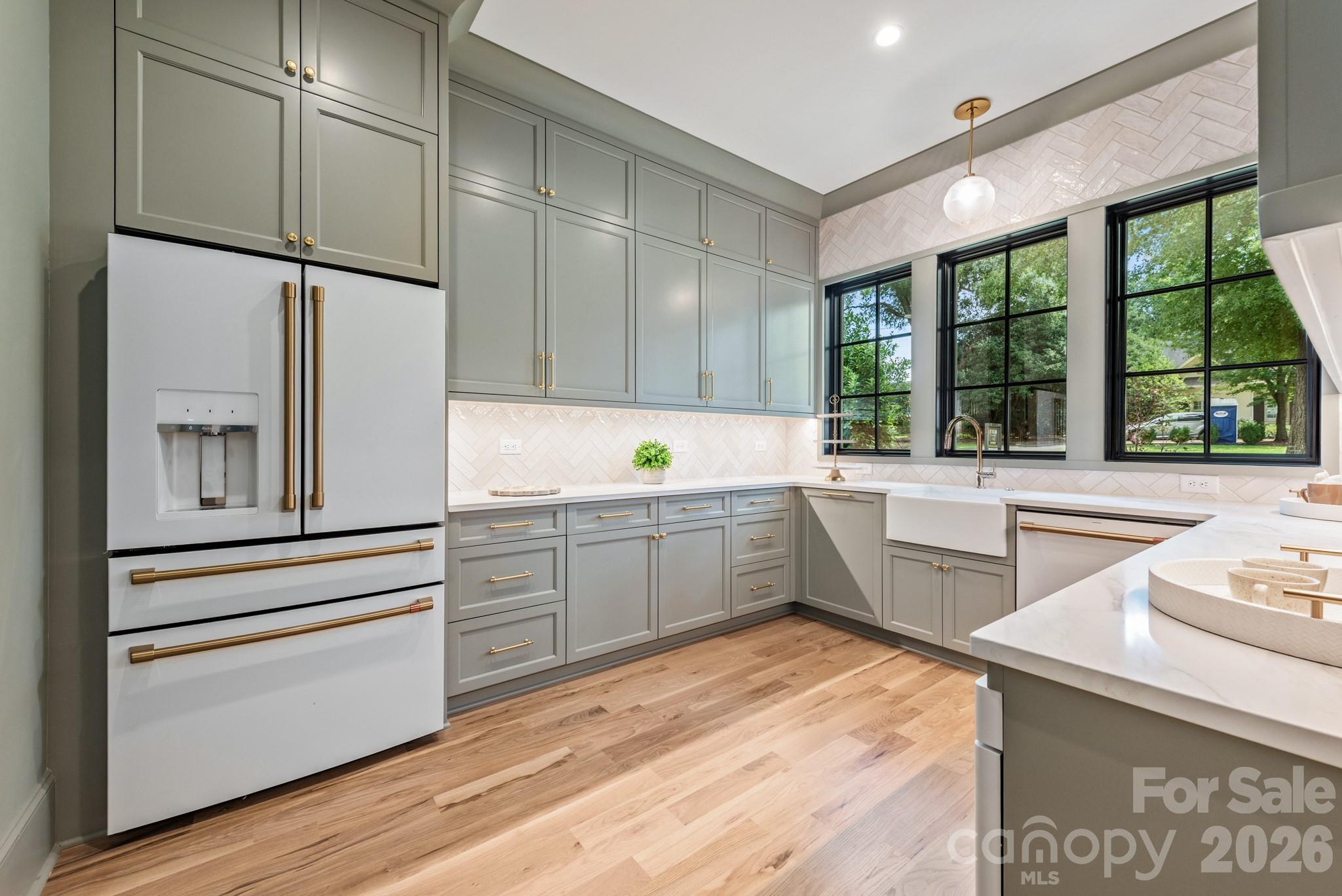 237 N Canterbury Road