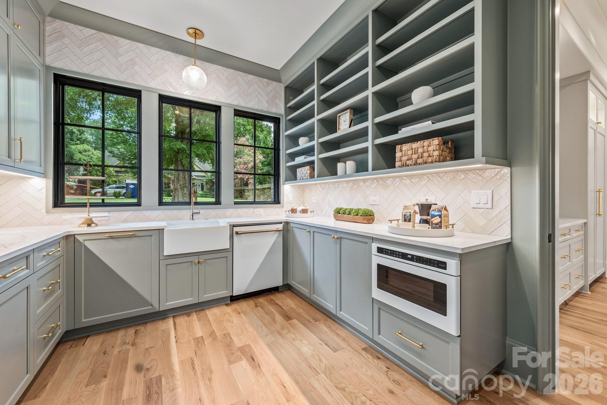 237 N Canterbury Road