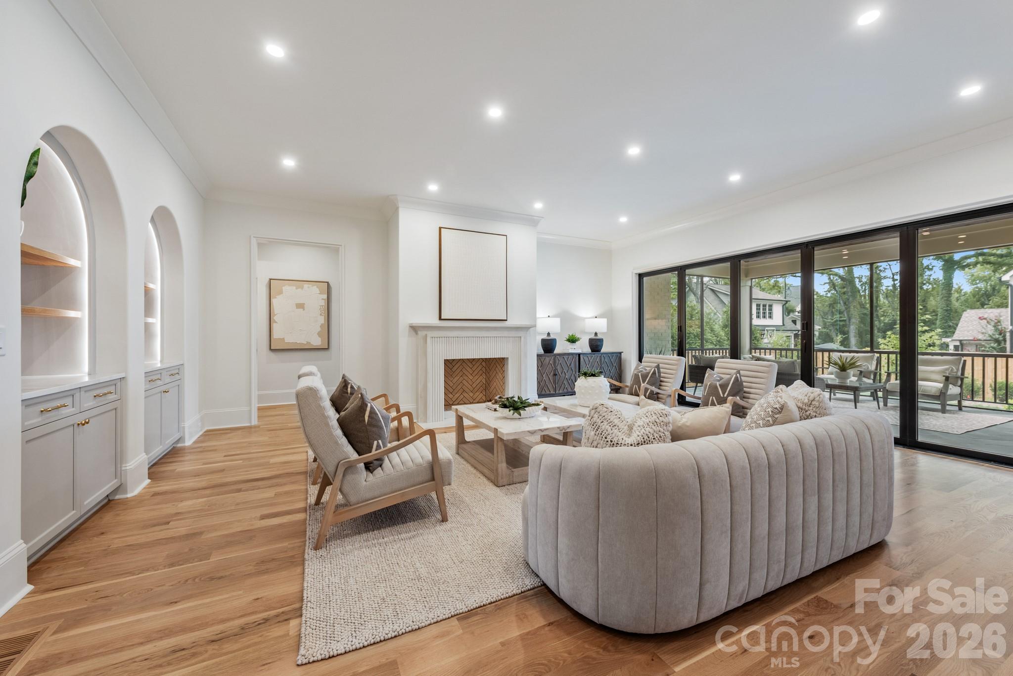 237 N Canterbury Road