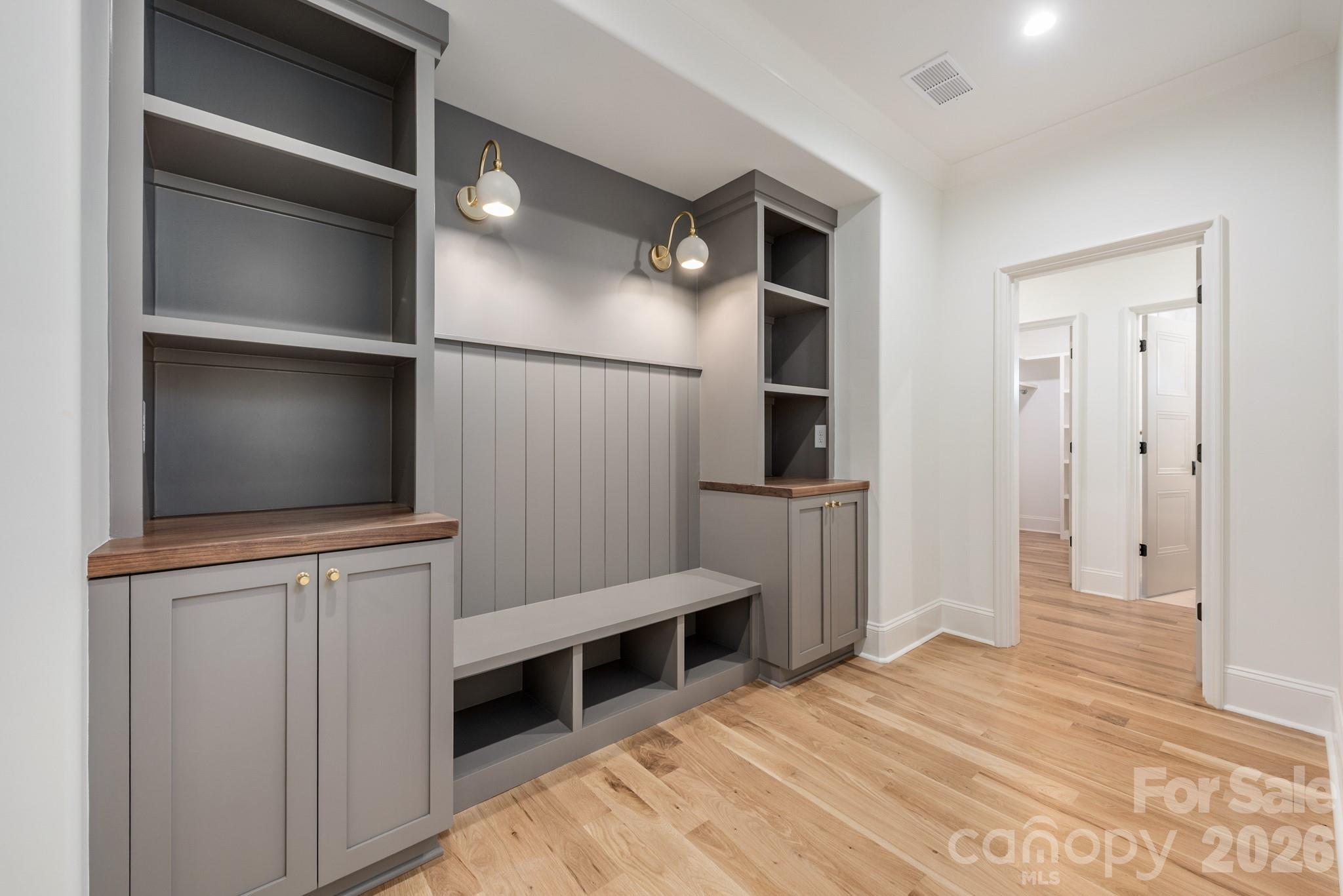237 N Canterbury Road
