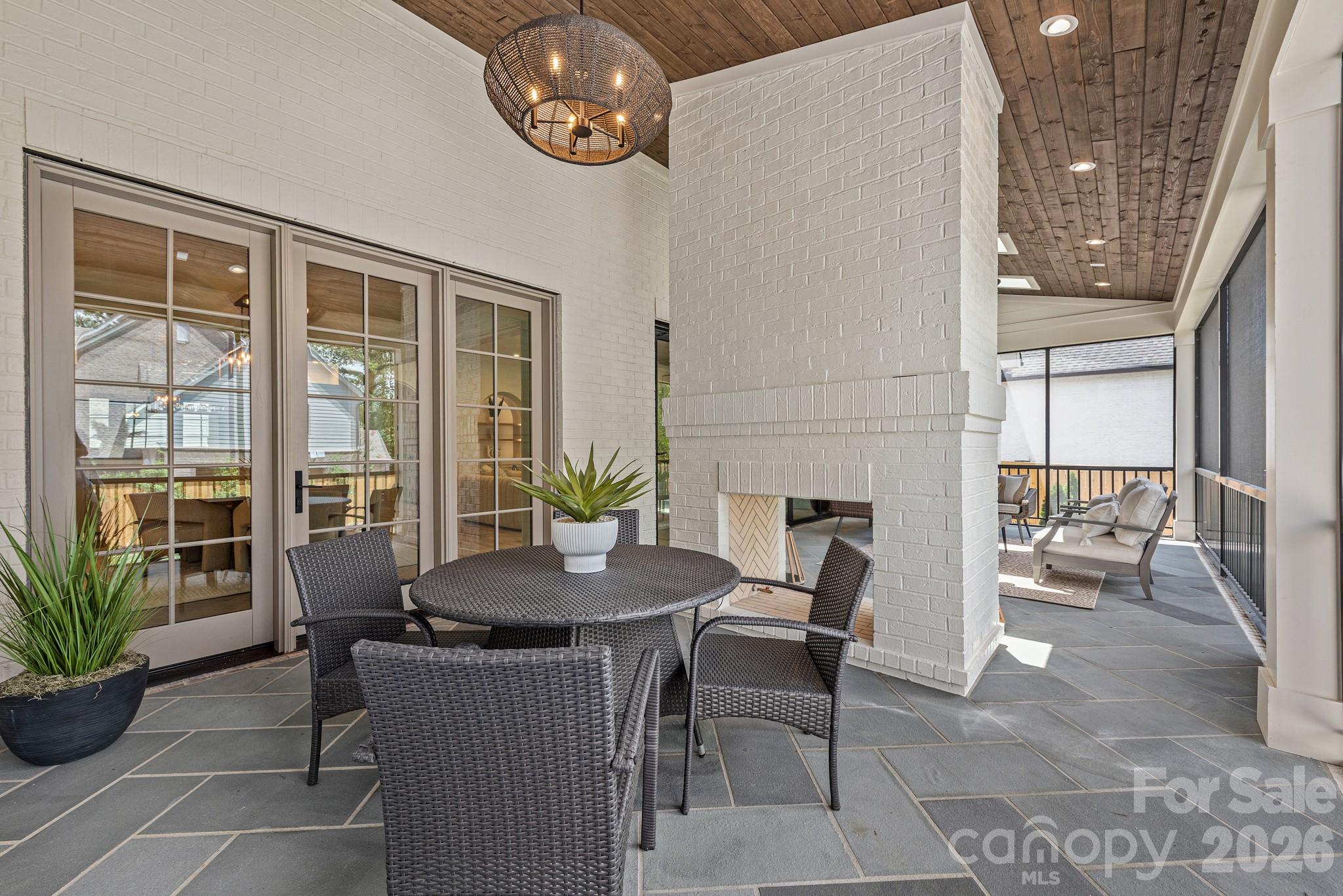 237 N Canterbury Road