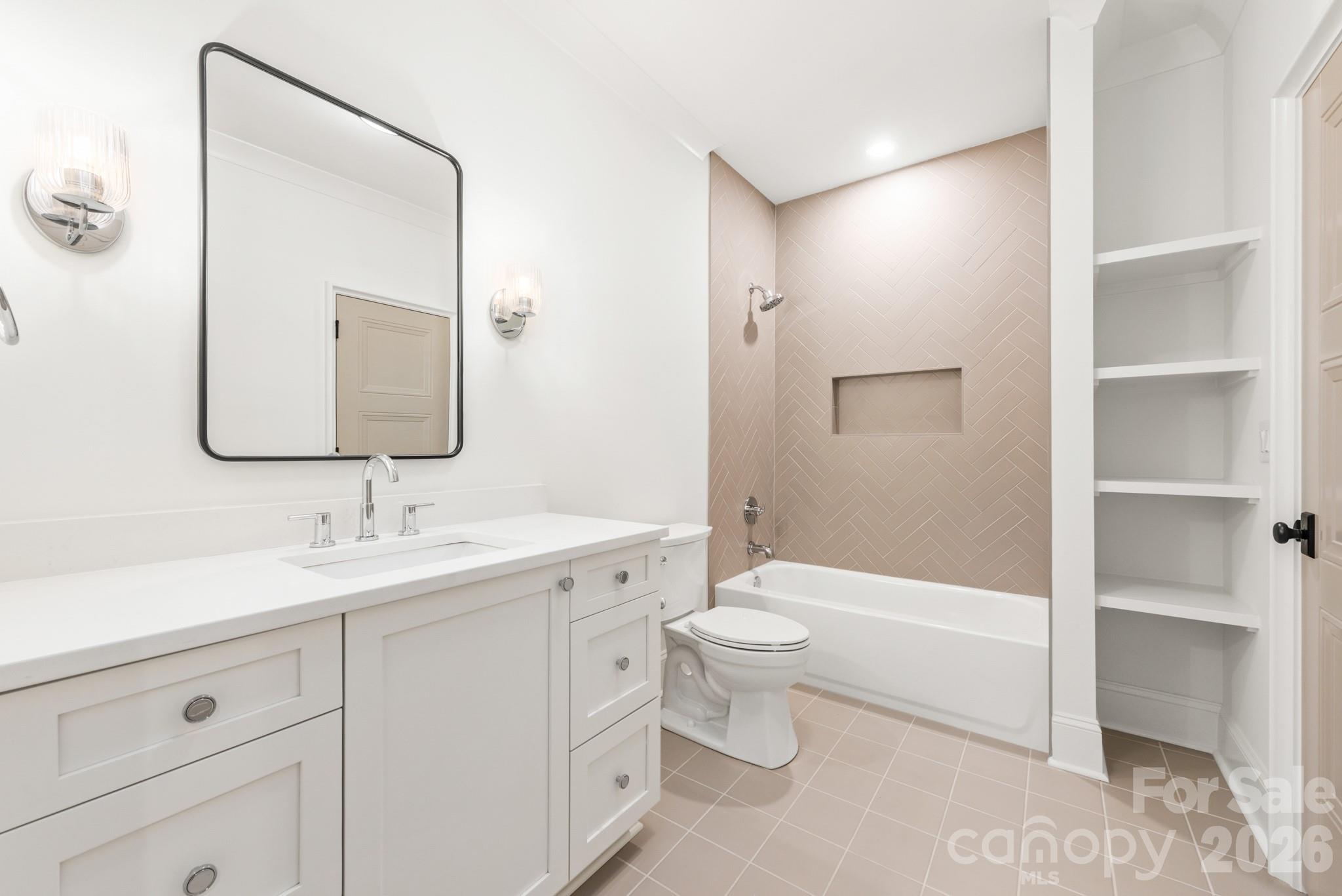 237 N Canterbury Road