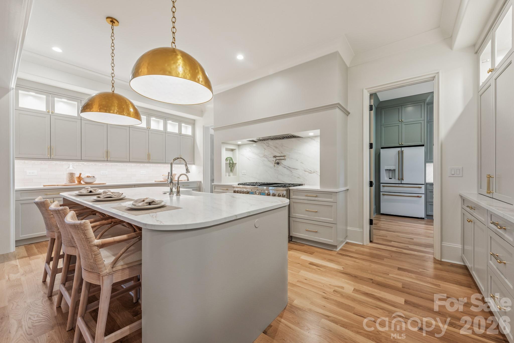 237 N Canterbury Road